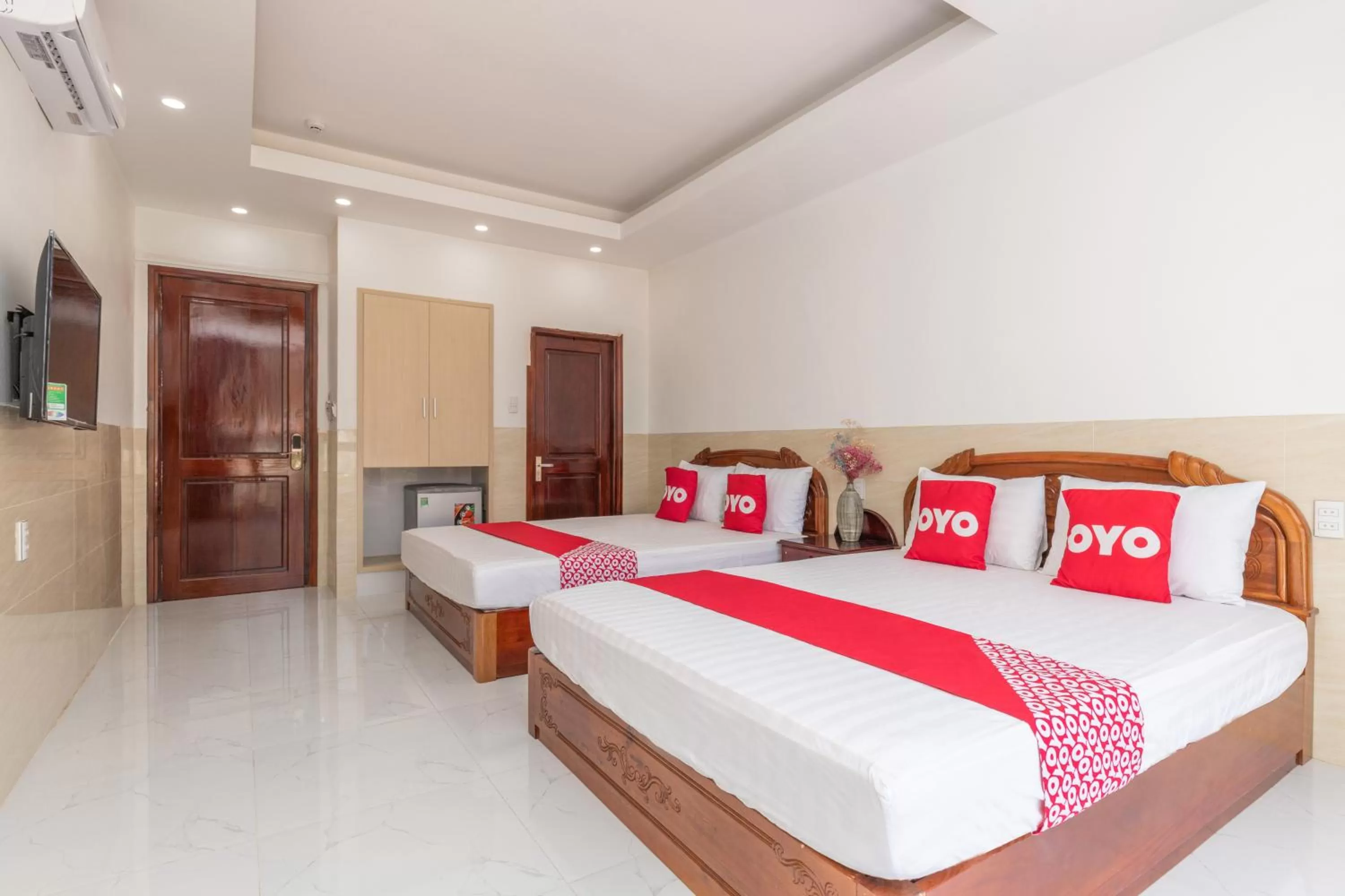 Photo of the whole room, Bed in Lien Thuy Hotel