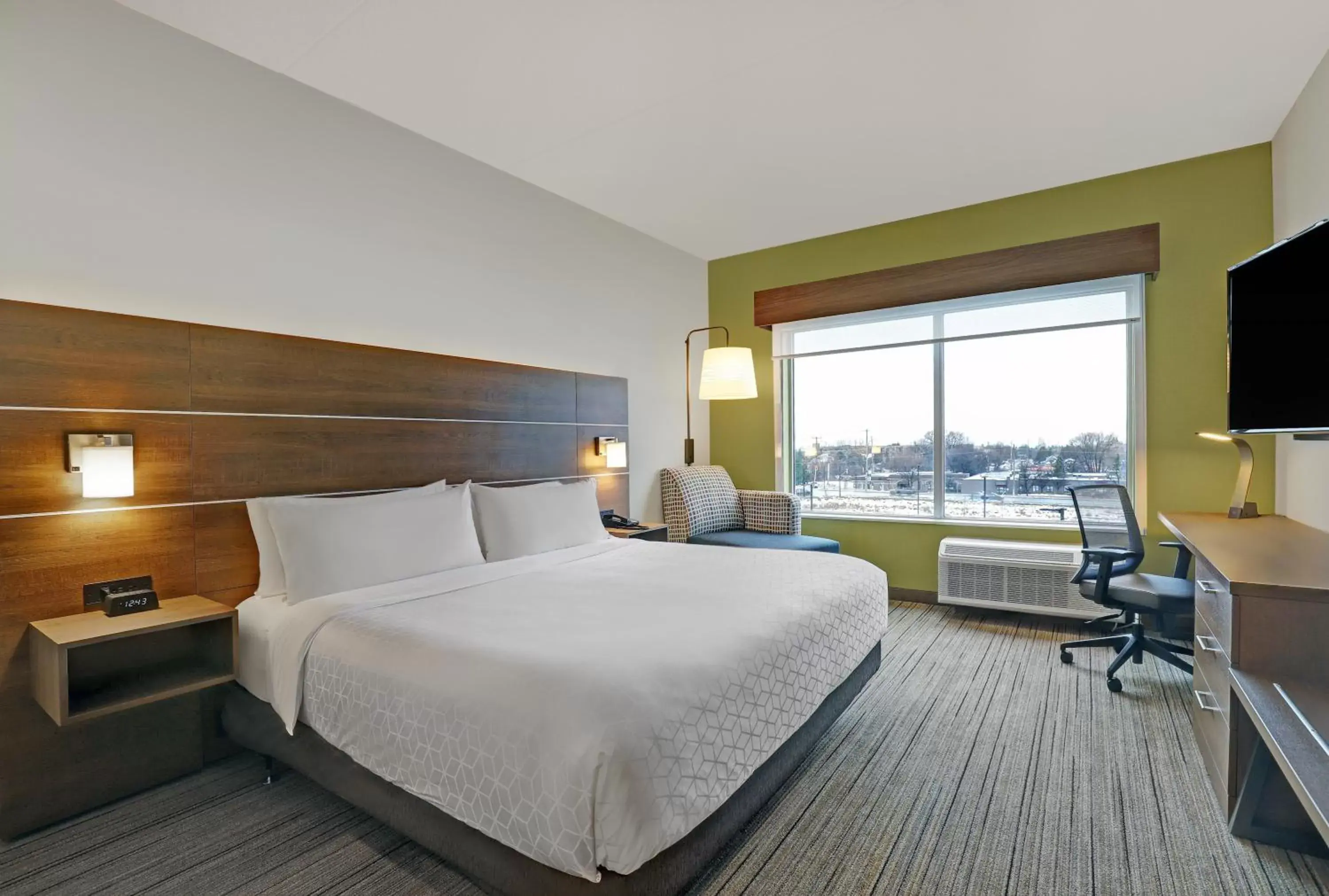 Photo of the whole room, Bed in Holiday Inn Express & Suites - Collingwood