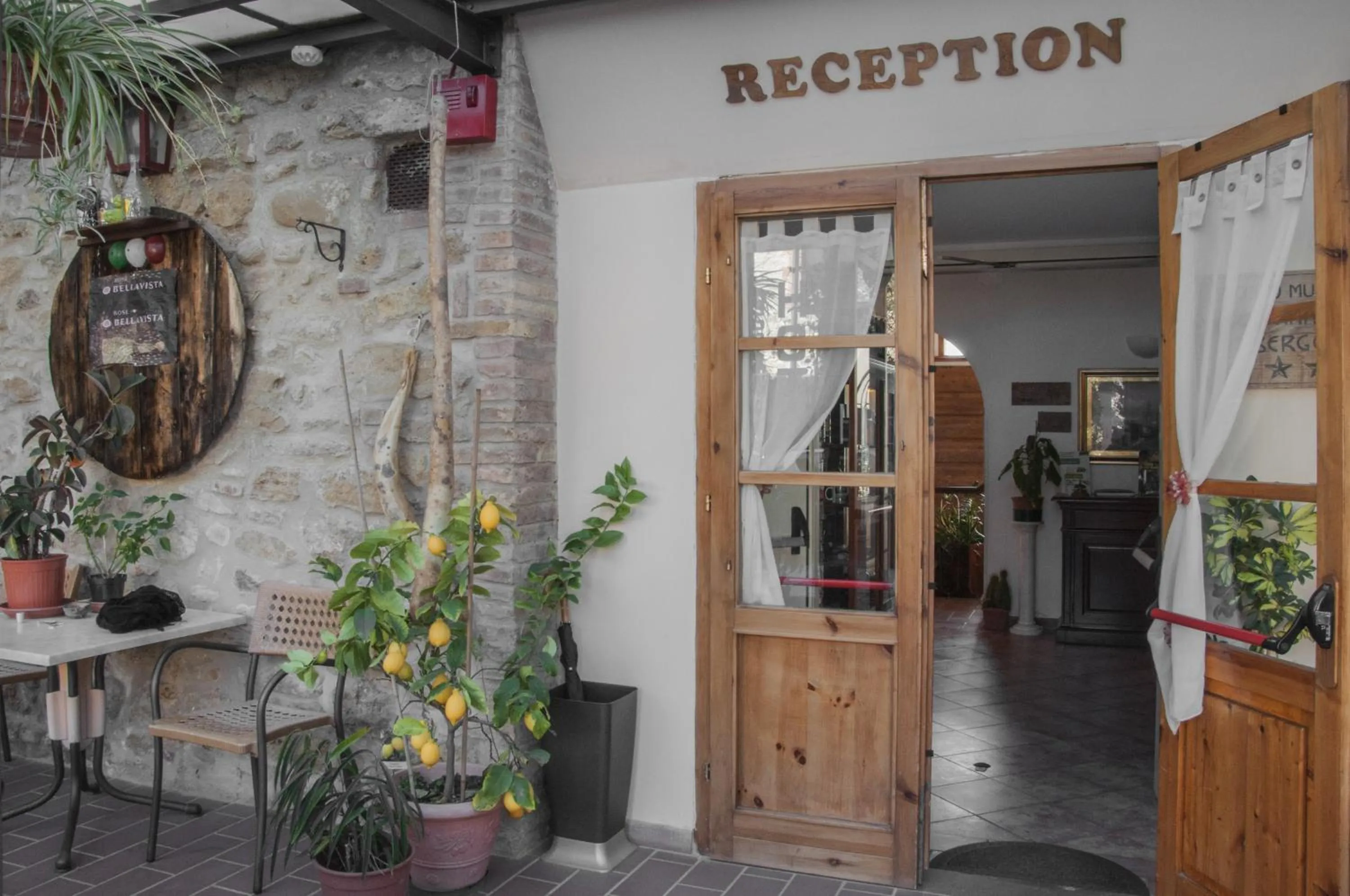 Decorative detail in Il Vecchio Mulino