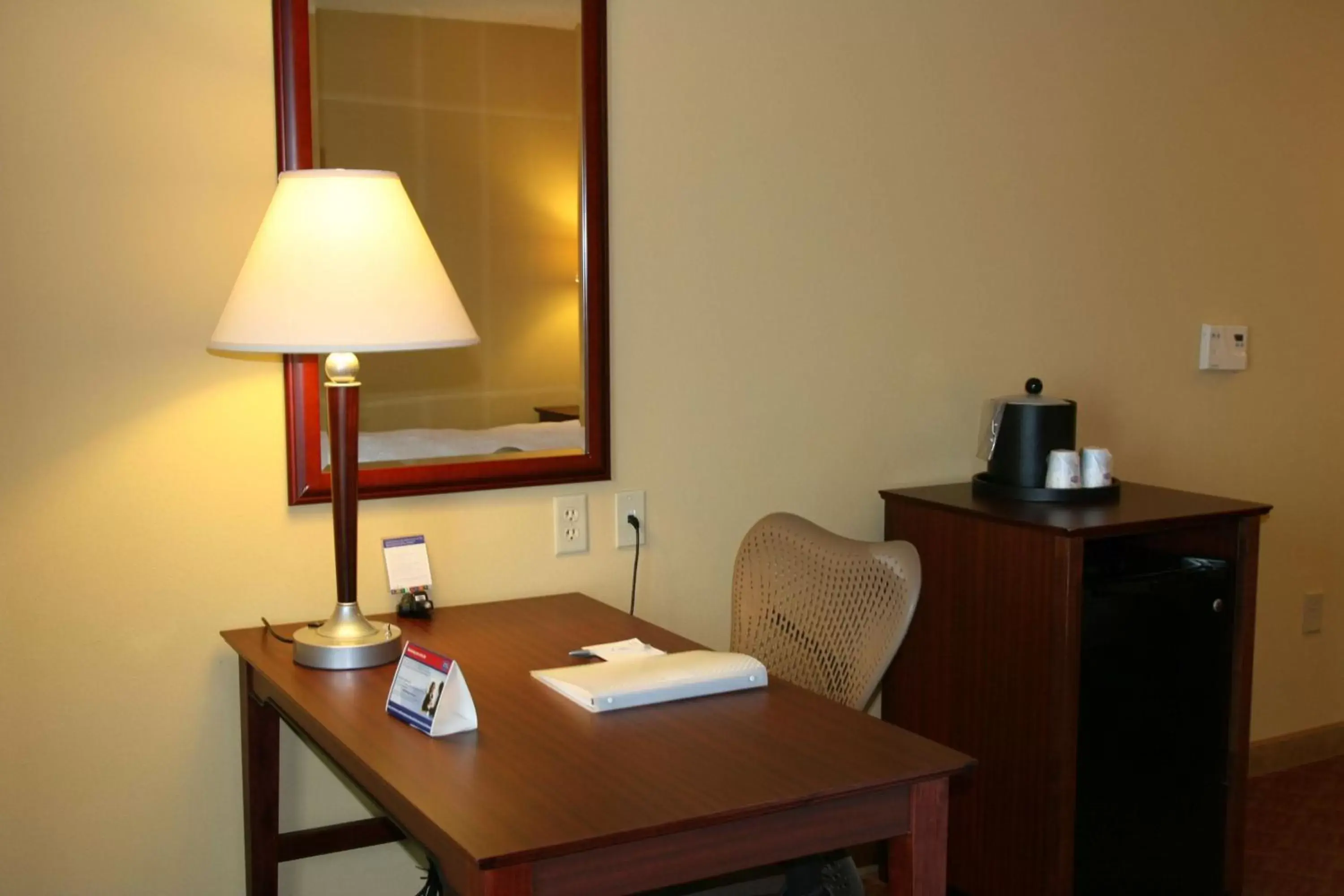 Bed, TV/Entertainment Center in Hampton Inn & Suites Oklahoma City-Bricktown