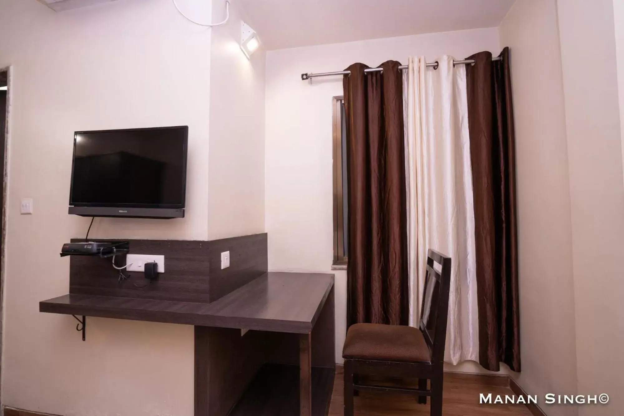 Bedroom, TV/Entertainment Center in Hotel Samrat