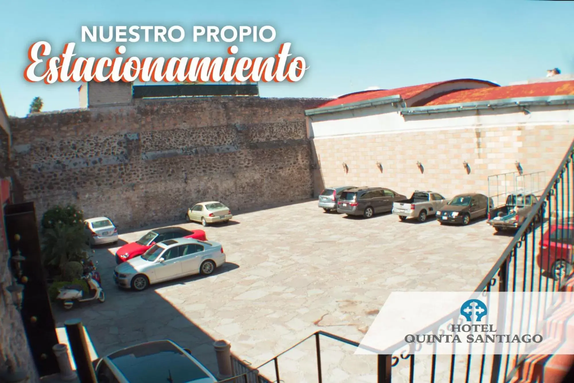 Parking in Hotel Quinta Santiago