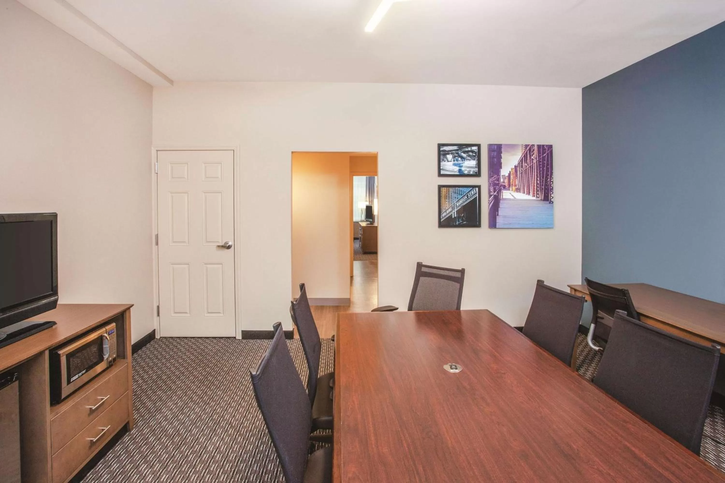 Conference King Suite with City View - Non-Smoking in La Quinta by Wyndham Chicago Downtown