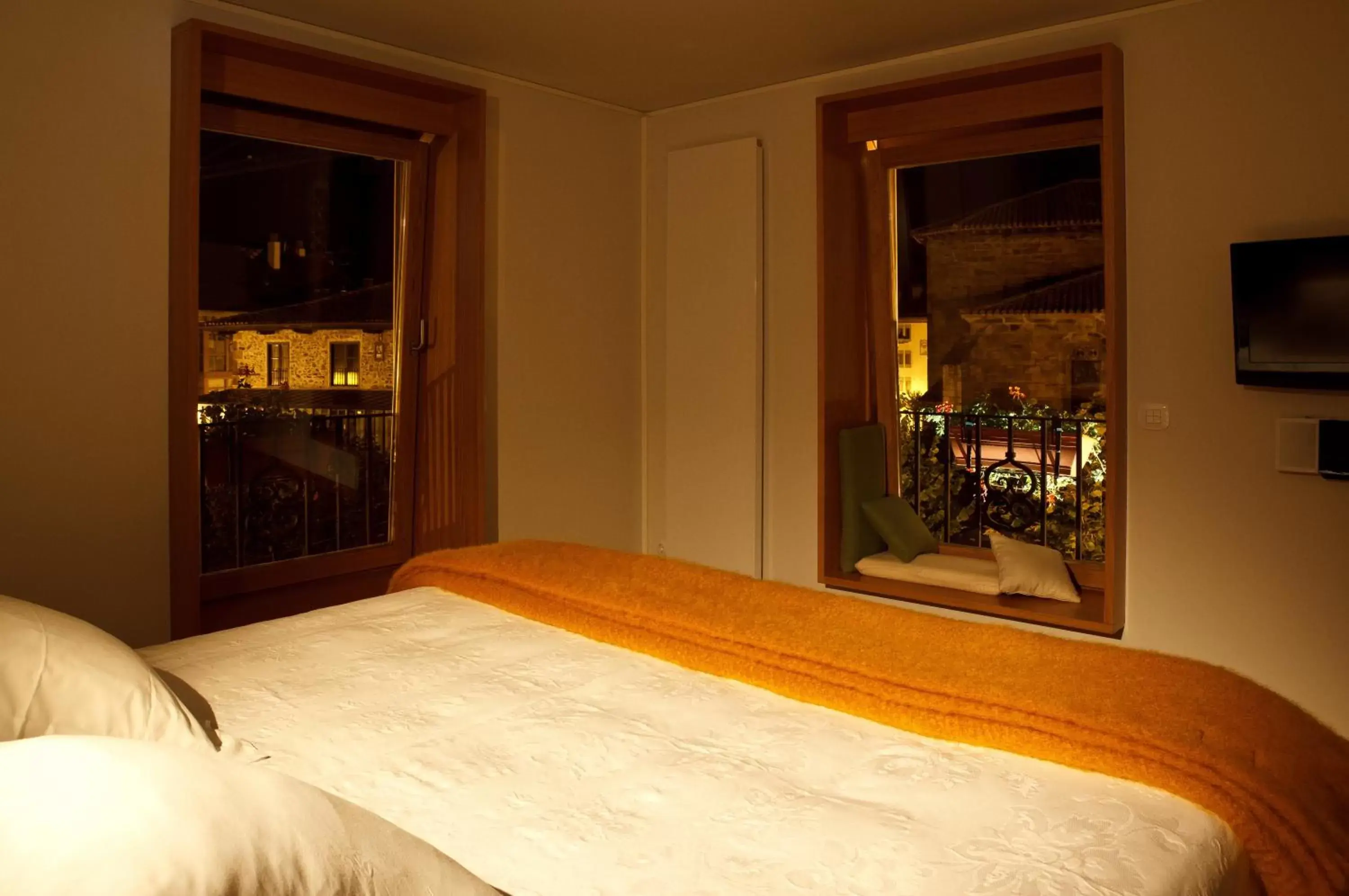 Night, Bed in Echaurren Hotel Gastronómico