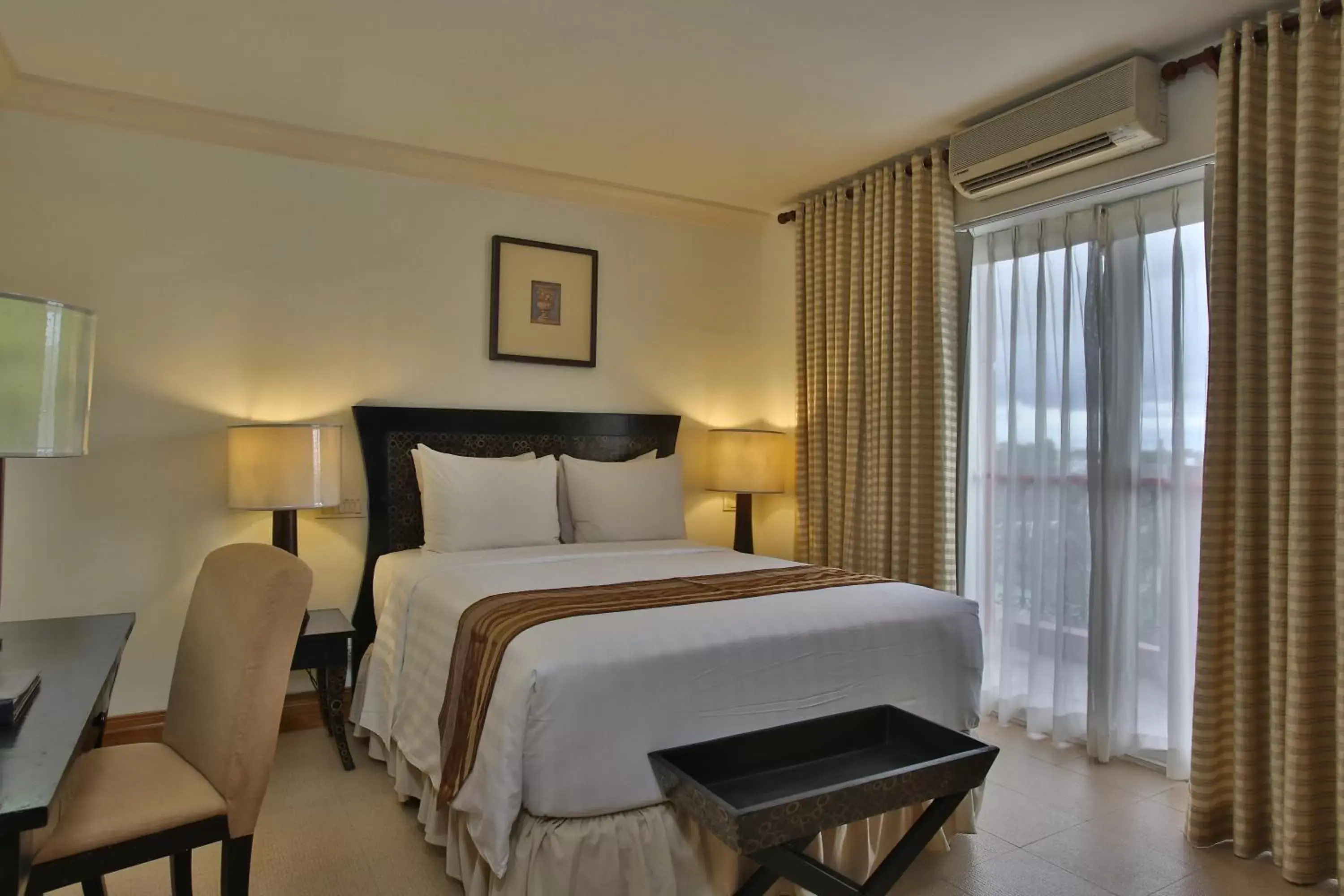 Bed in Crown Regency Suites Mactan