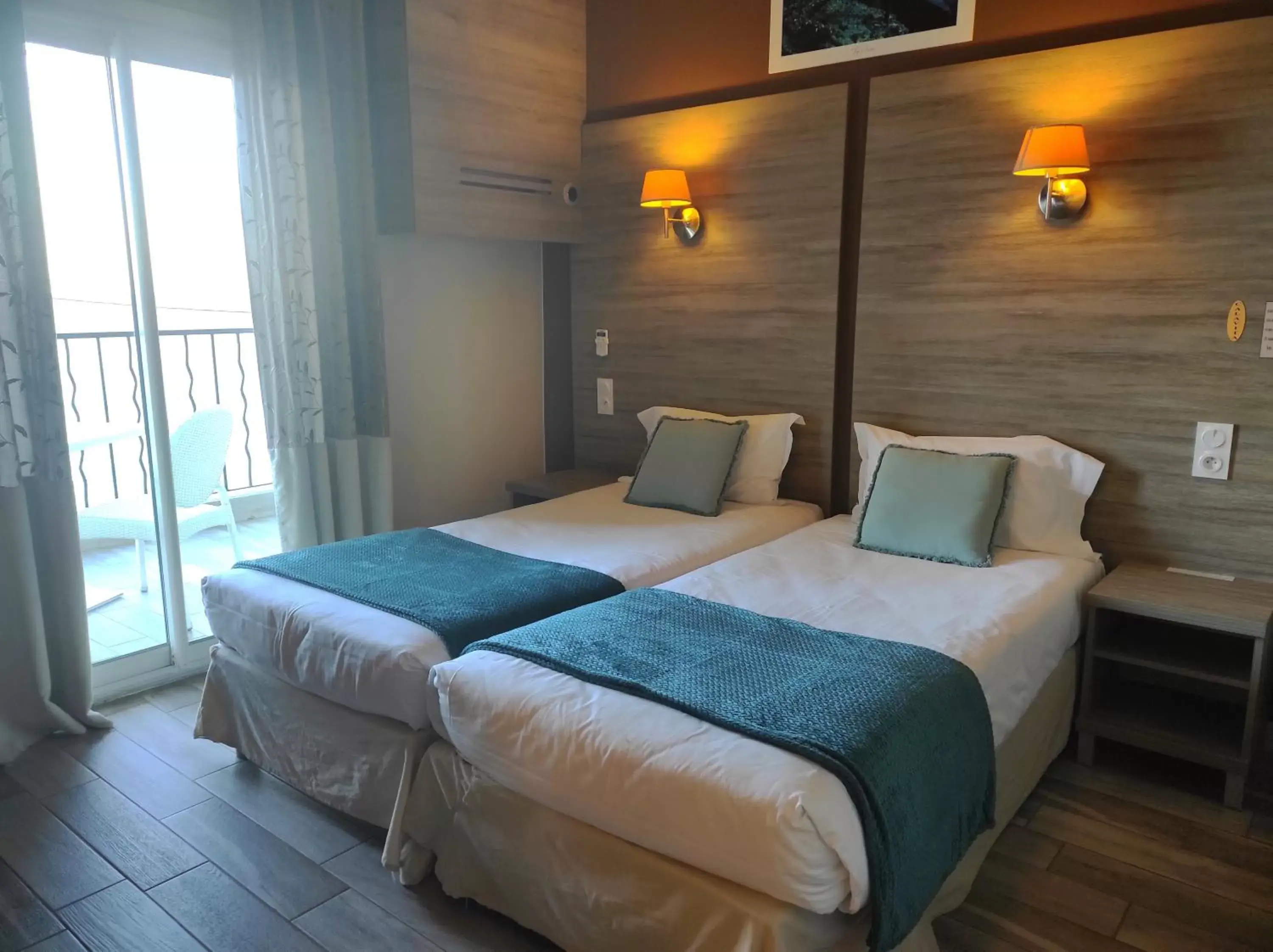 Bedroom, Bed in Hôtel Calavita Rooftop & Spa