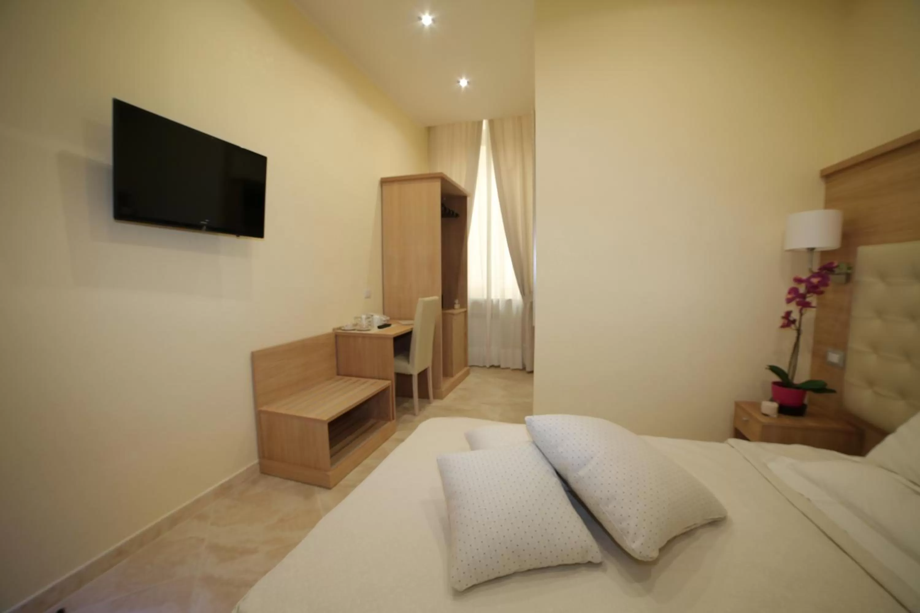 Photo of the whole room, Bed in Esposizione Palace Hotel