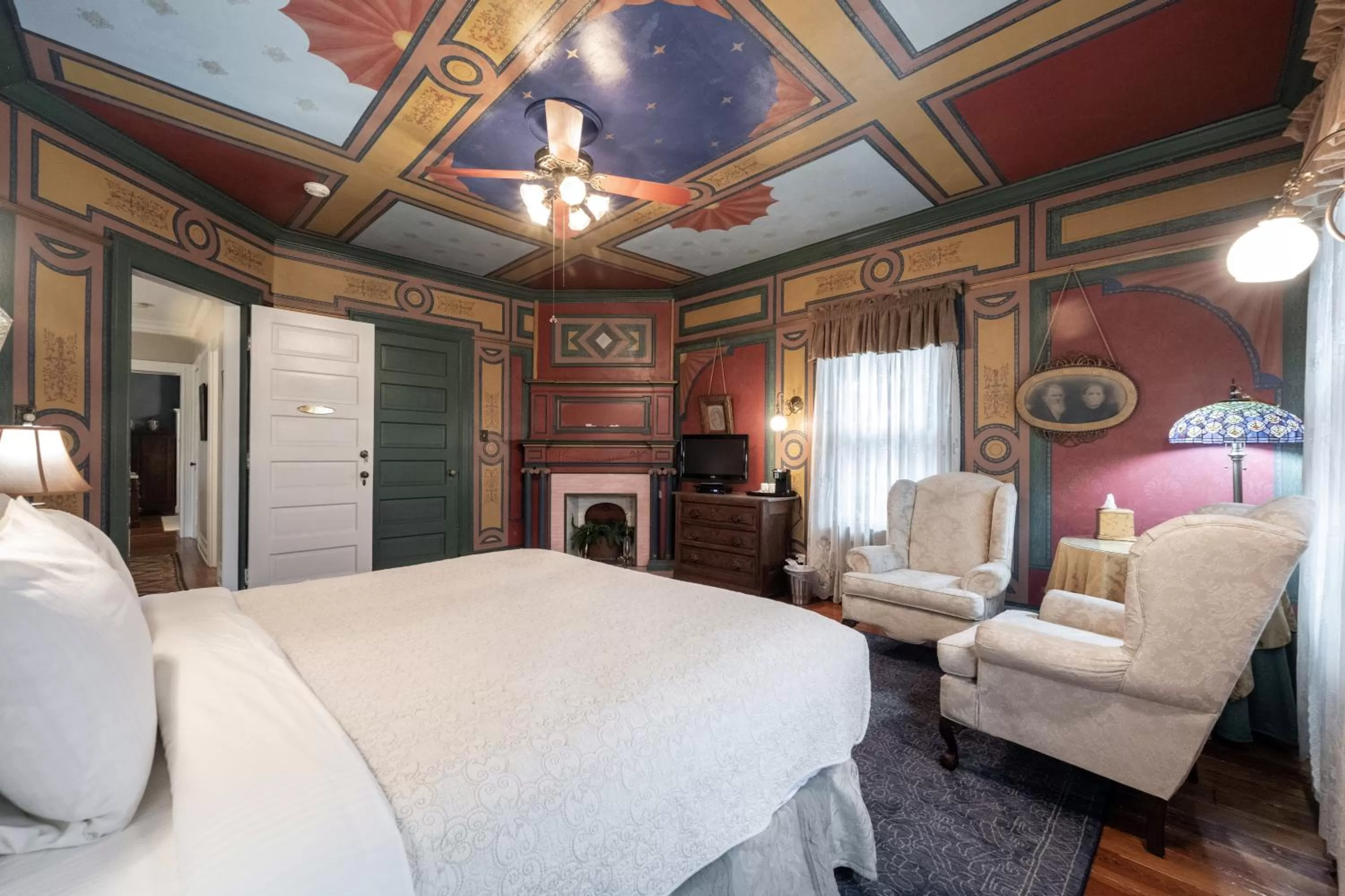 Bedroom, Bed in Stone Soup Inn