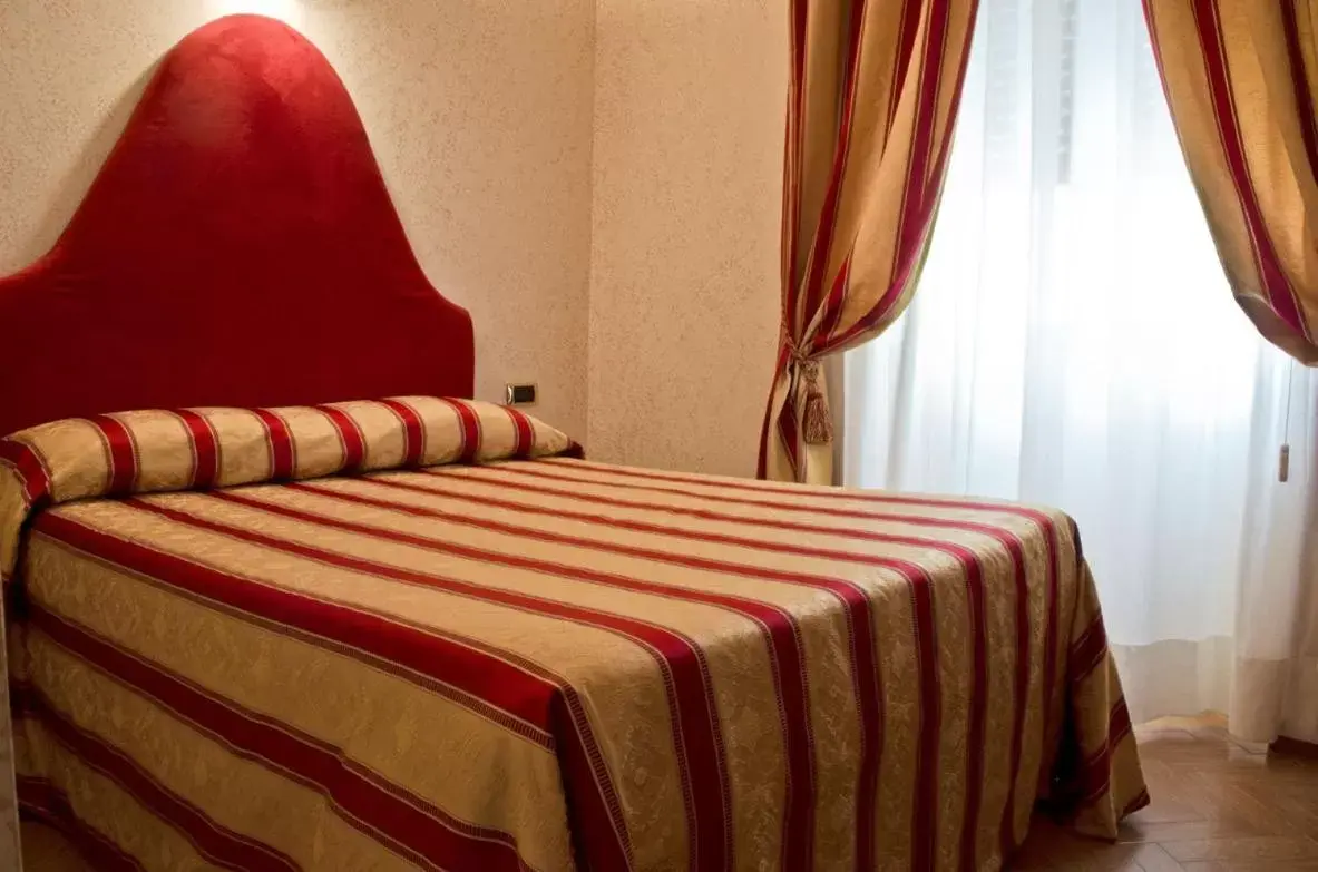 Bed in Hotel Brignole