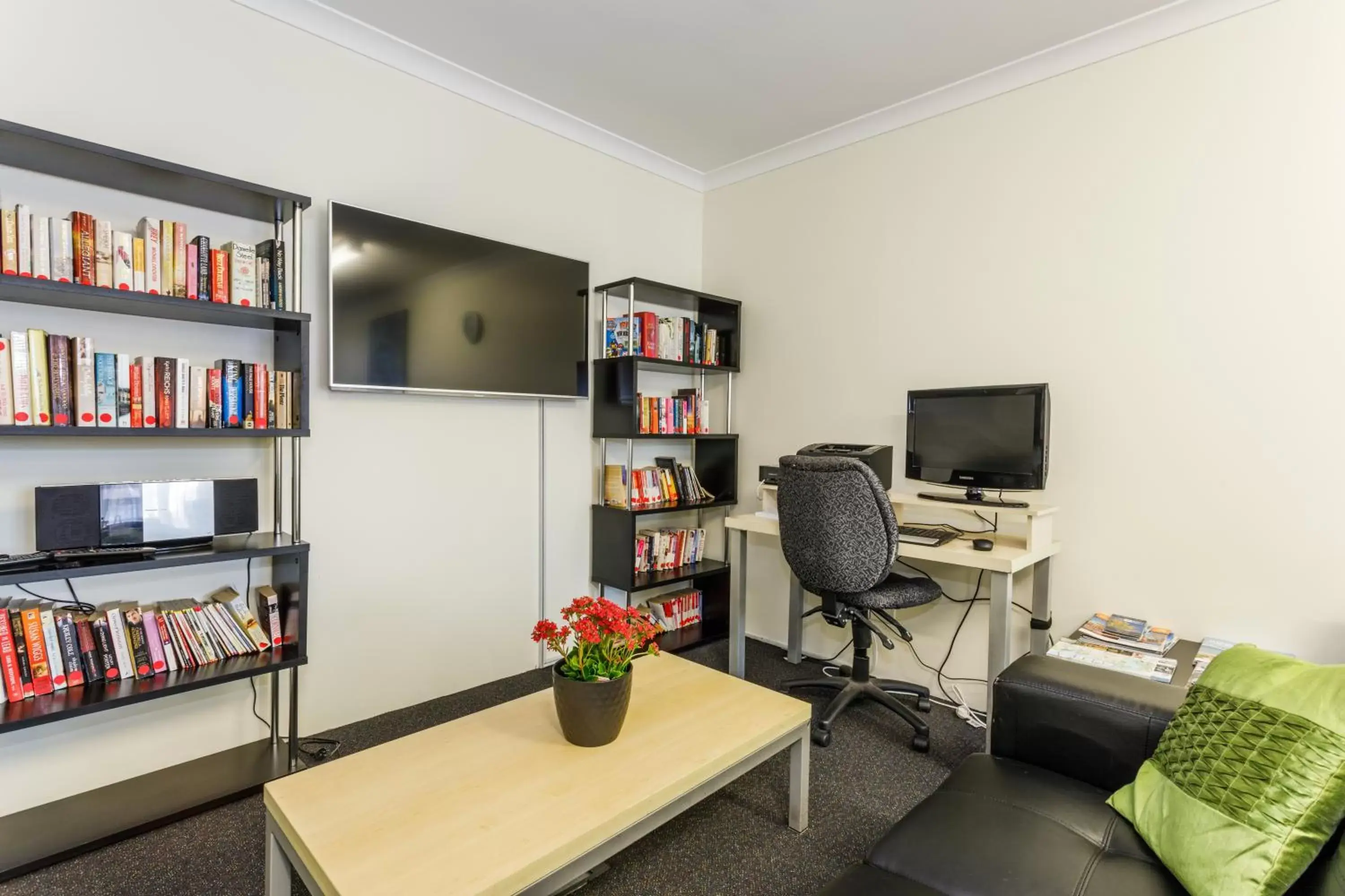 TV and multimedia in Perth Ascot Central Apartment Hotel