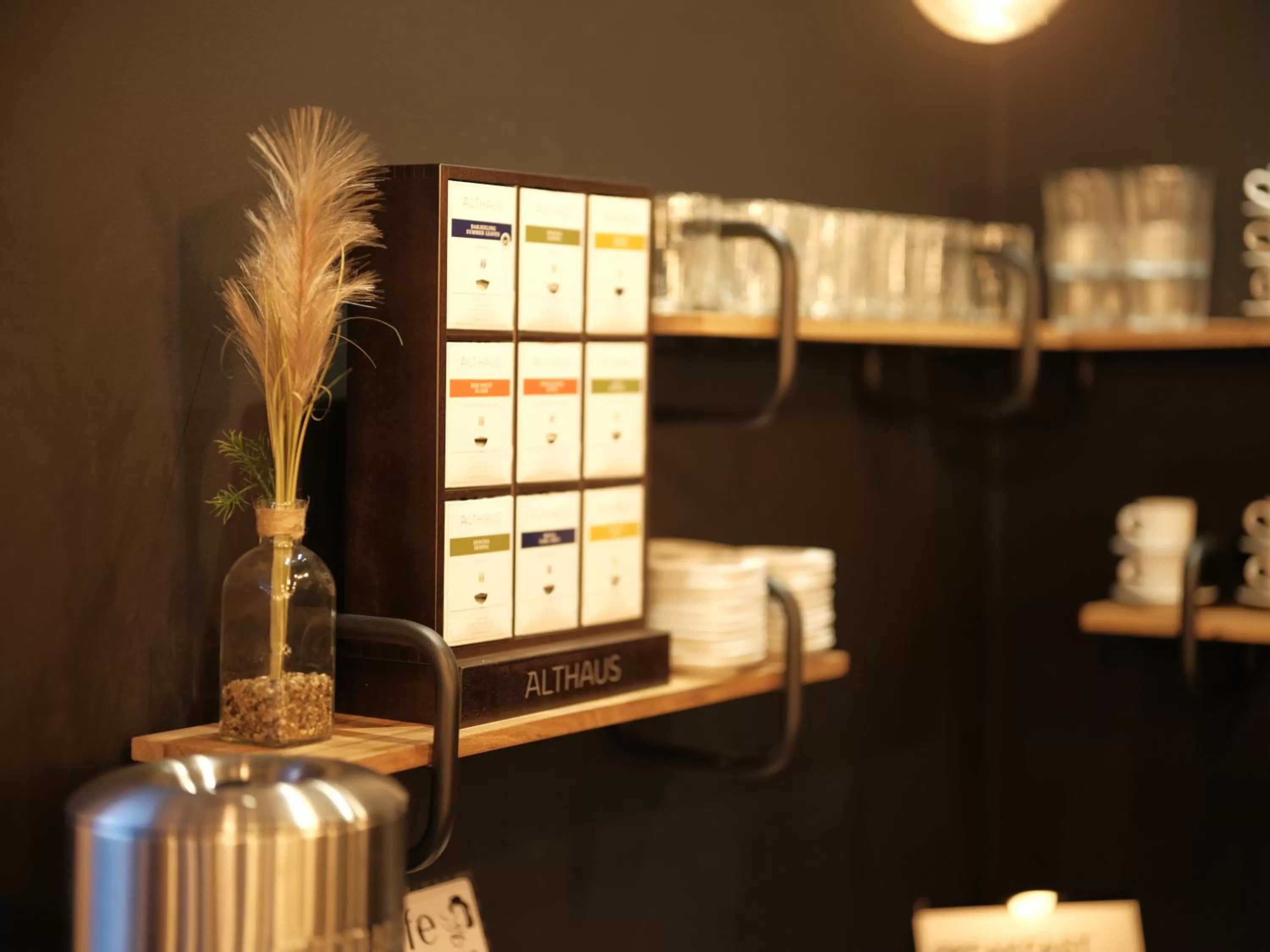 Coffee/tea facilities in THE ROOMS - Hotel & House