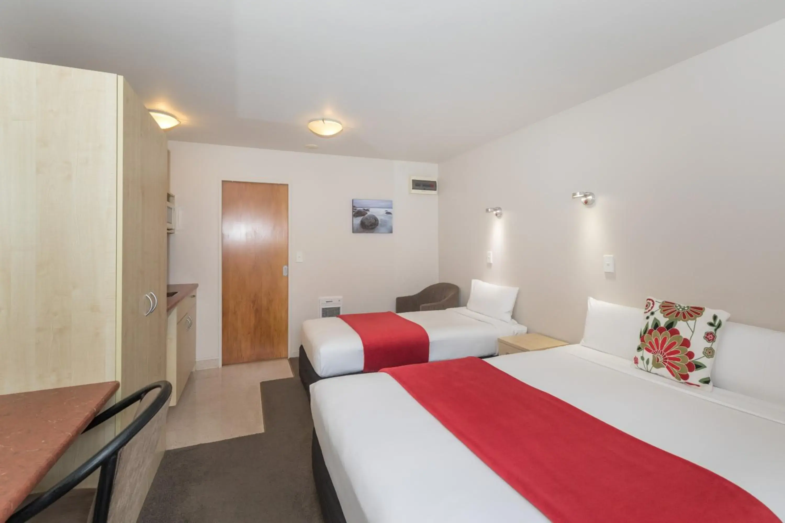 Photo of the whole room, Bed in Bella Vista Motel Oamaru