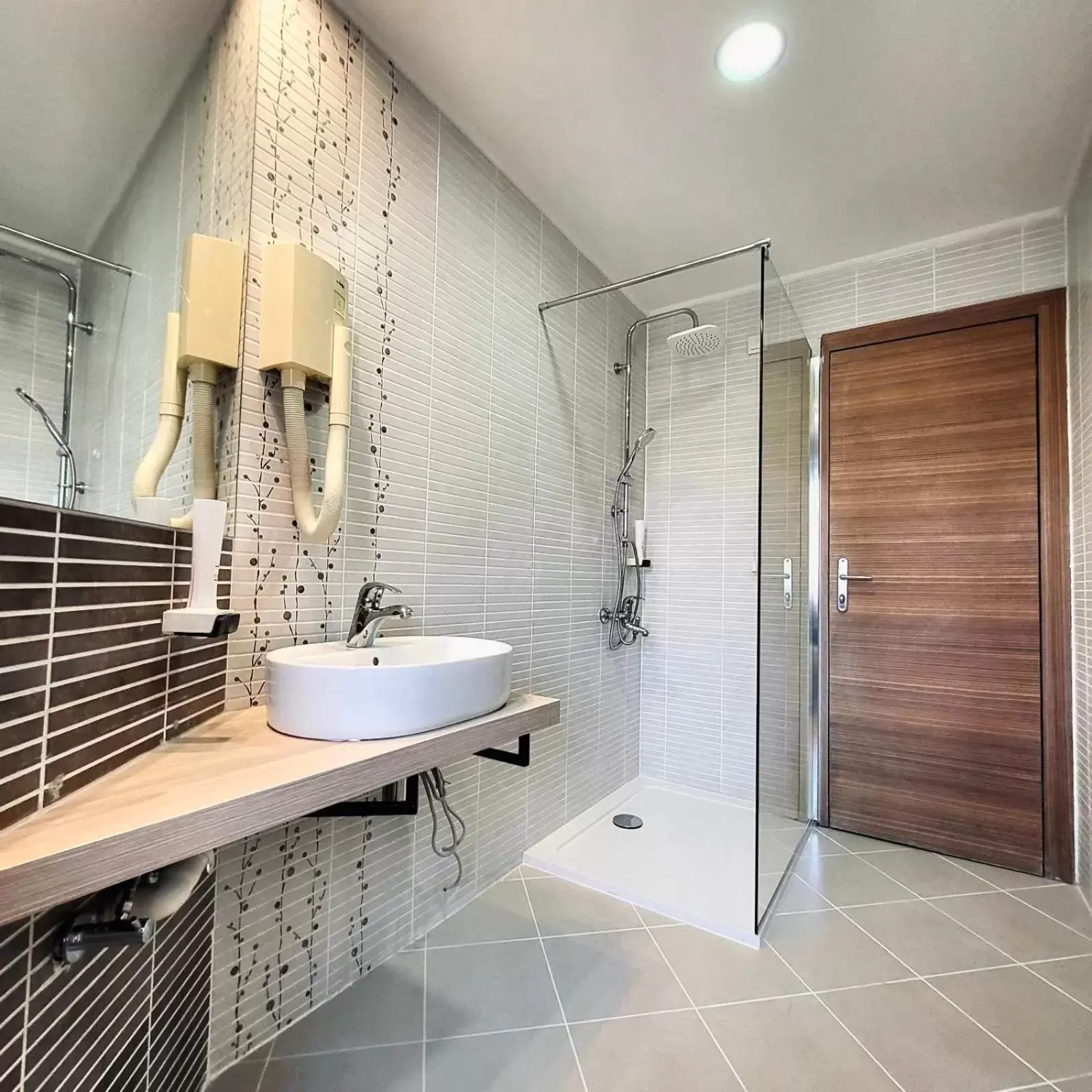 Shower, Bathroom in Hotel City View Deluxe