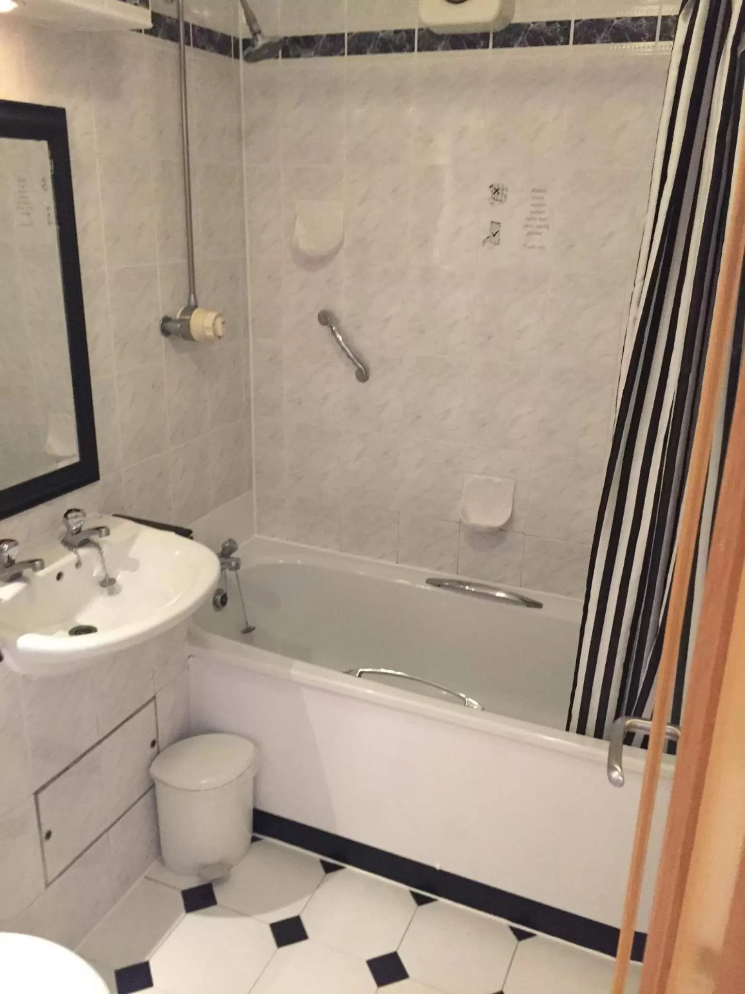 Bathroom in Poole Quay Hotel