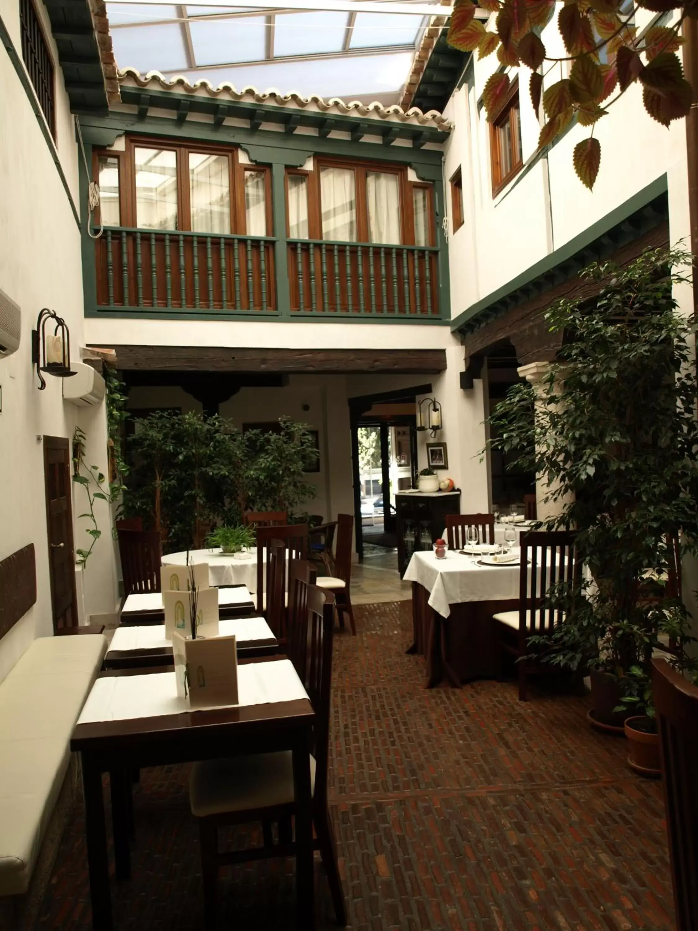 Patio, Restaurant/Places to Eat in Hotel Spa La Casa Del Convento