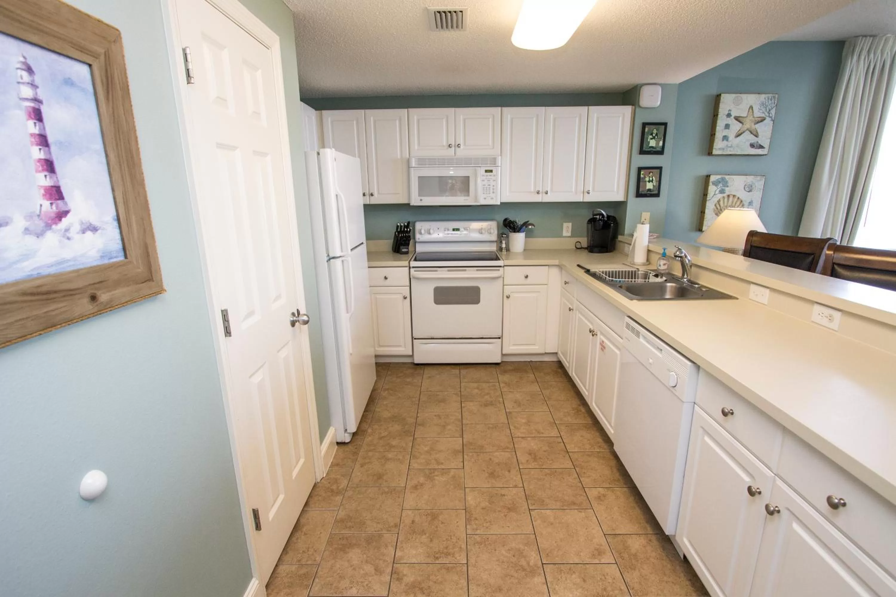 Kitchen or kitchenette, Kitchen/Kitchenette in Majestic Beach Resort, Panama City Beach, Fl