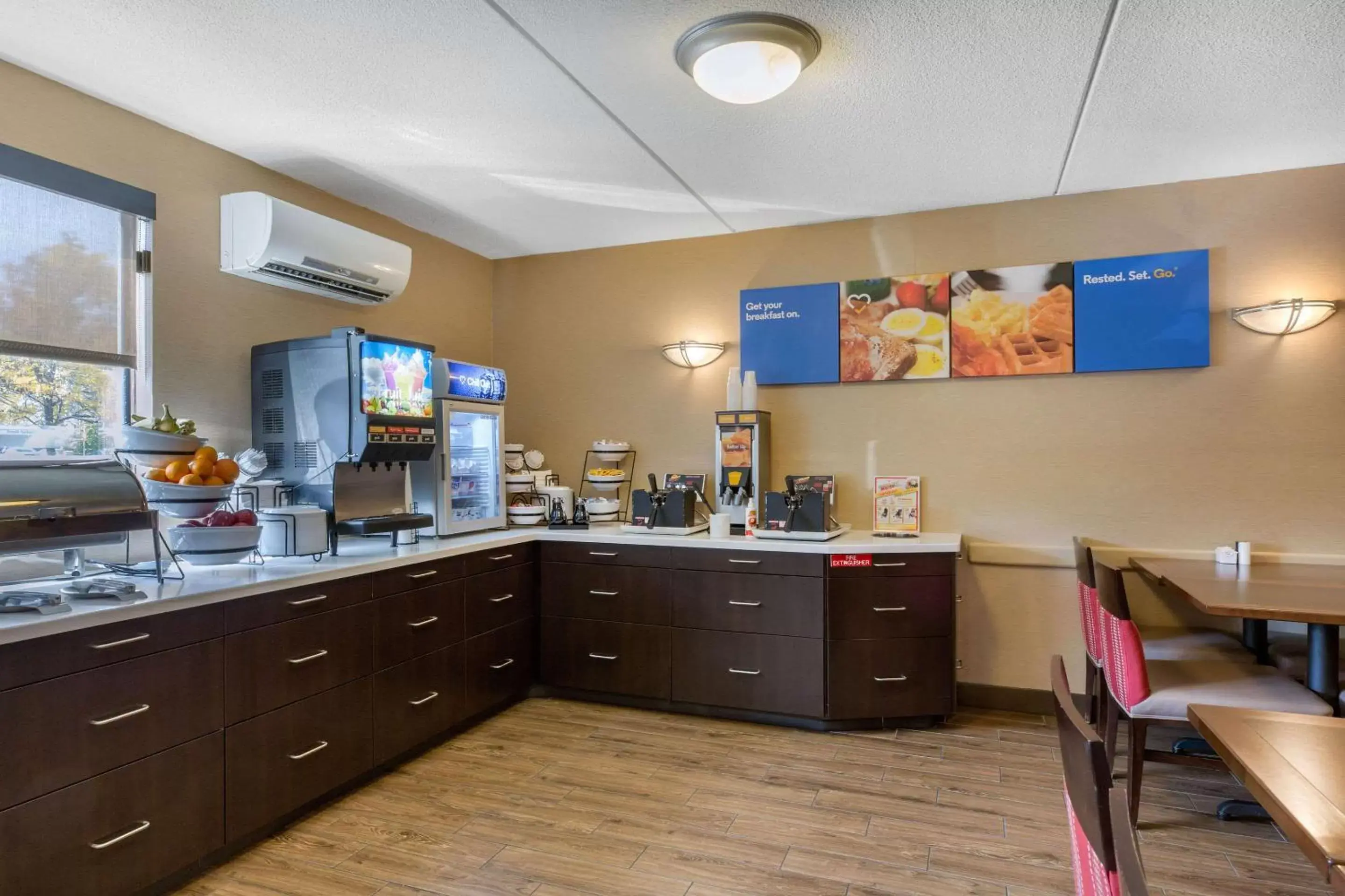 Restaurant/Places to Eat in Comfort Inn Boston