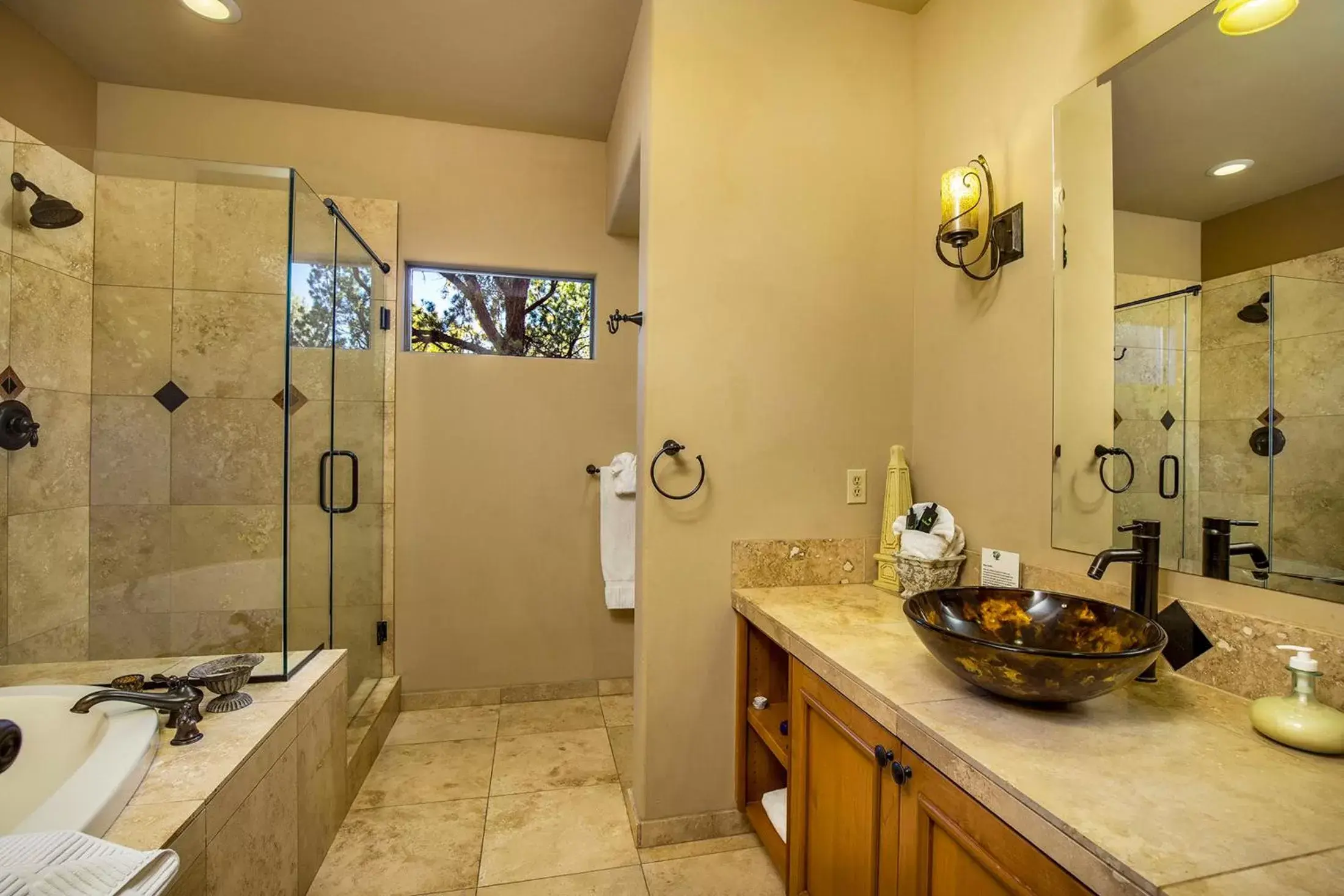 Bathroom in Alma De Sedona Inn B&B