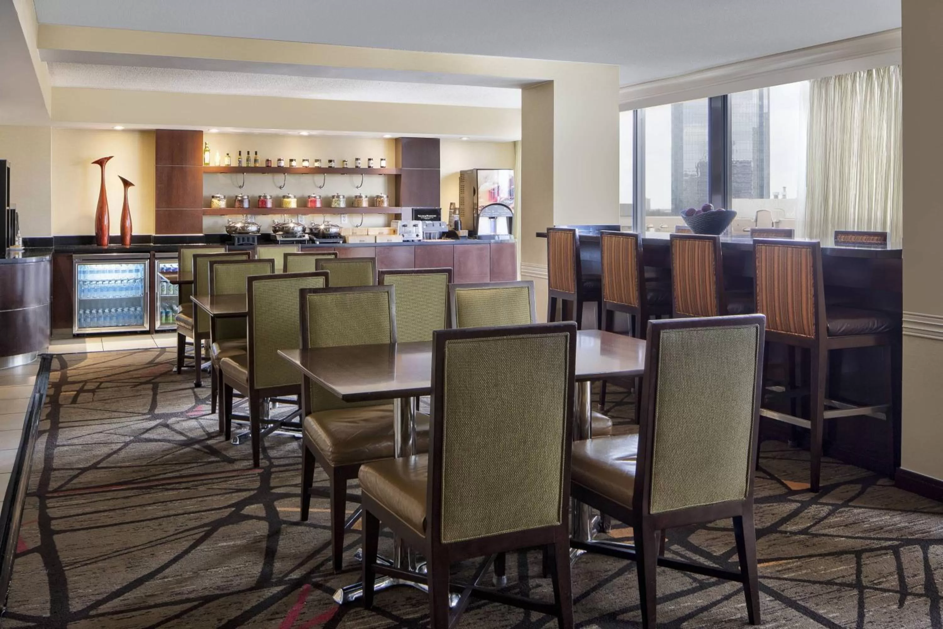 Lounge or bar in Houston Marriott West Loop by The Galleria