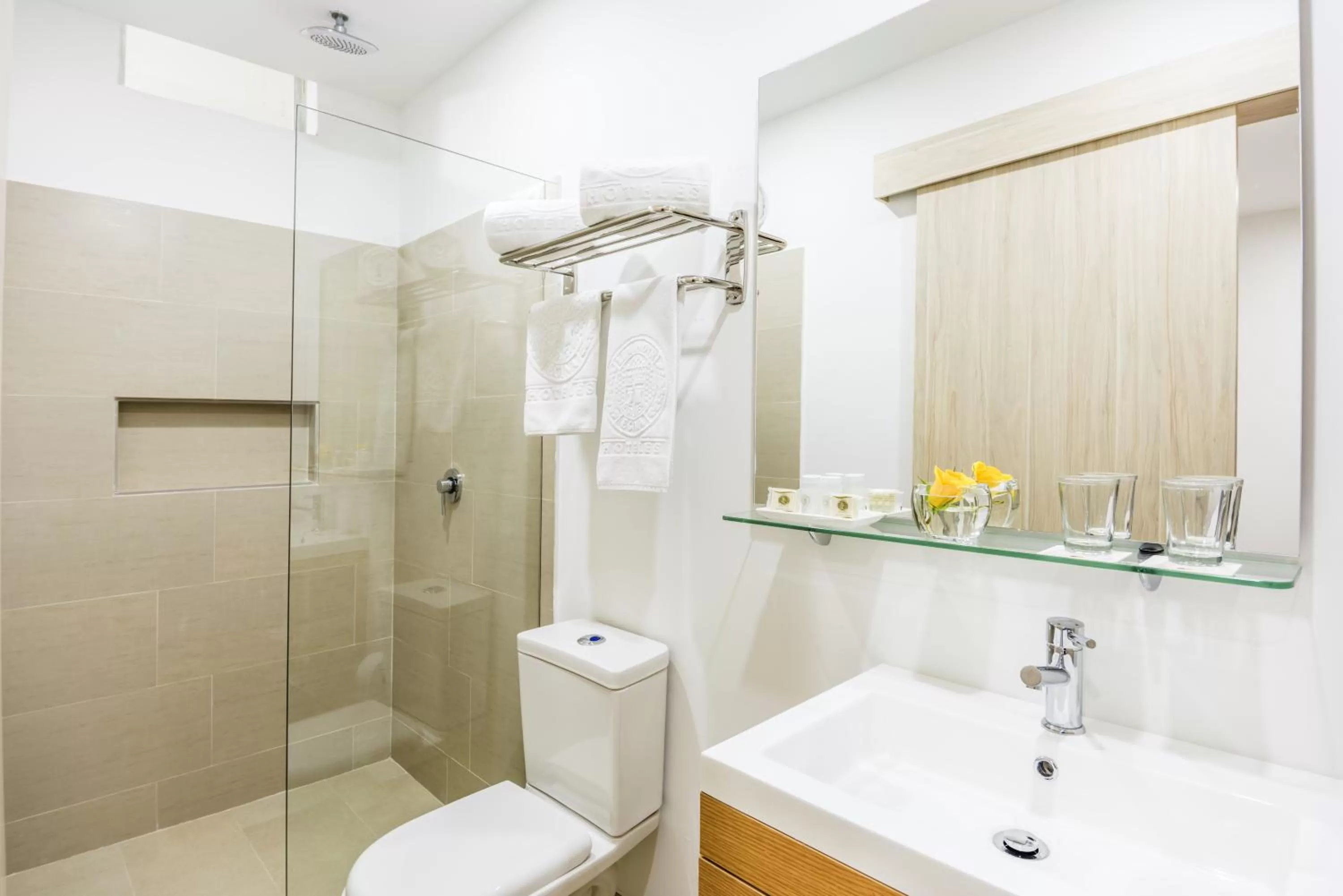 Shower in Hotel Asturias Medellin