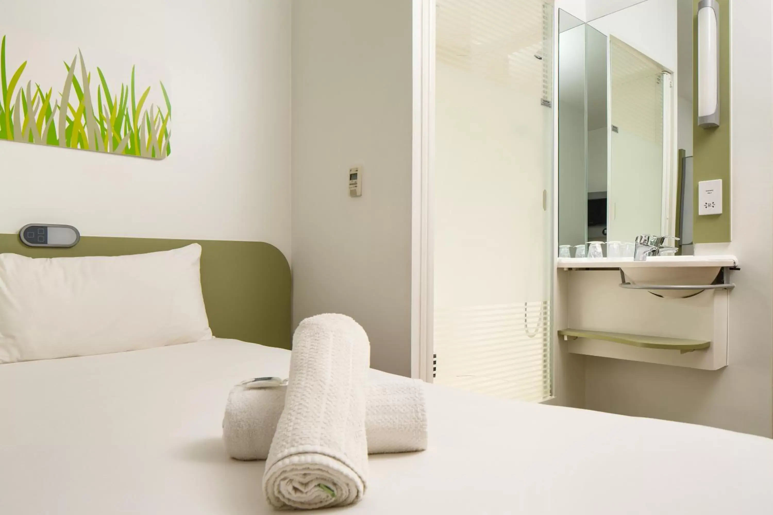 Bathroom, Bed in ibis budget Manchester Salford Quays