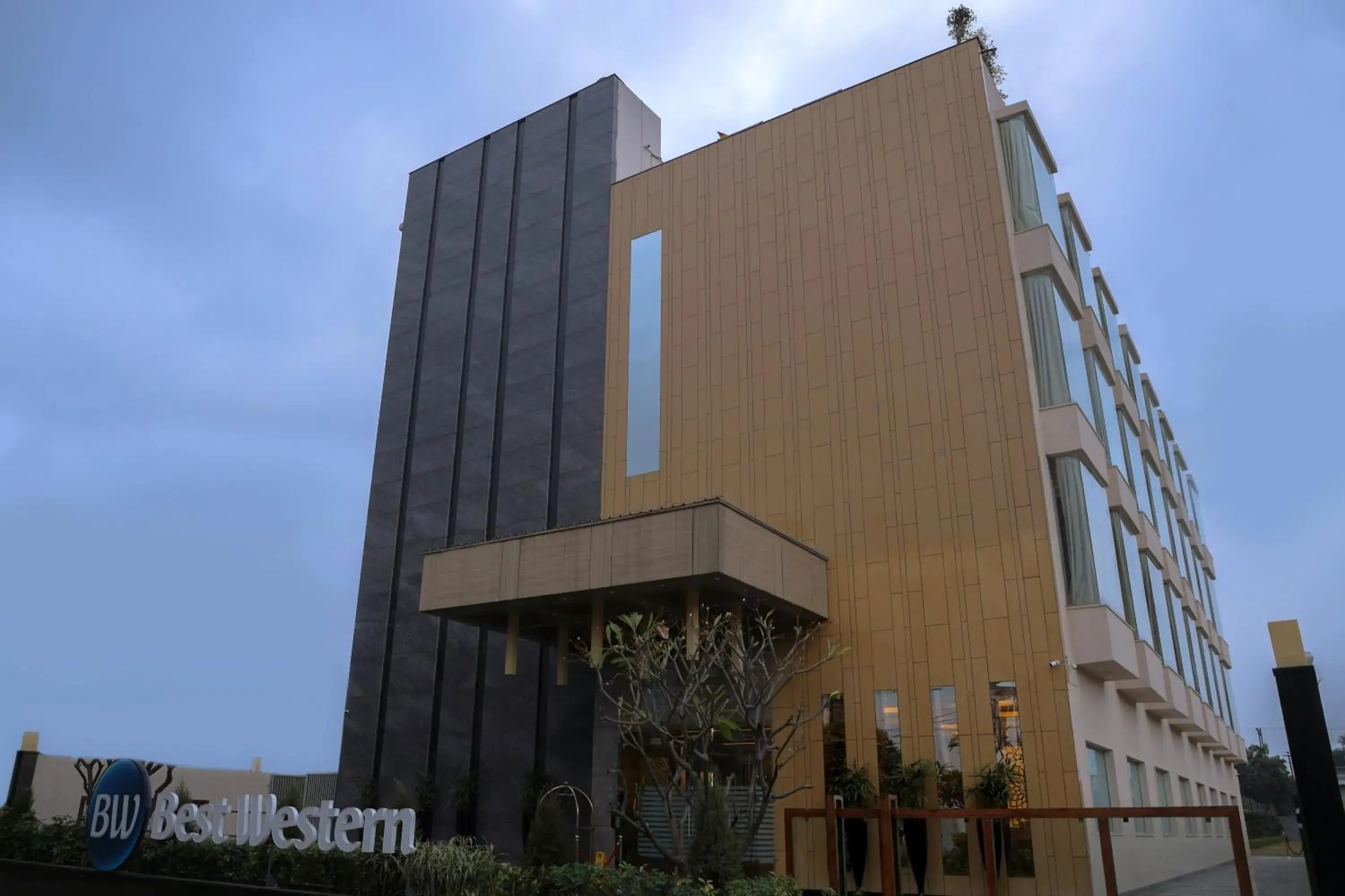 Property building in Best Western Vrindavan Property building in Best Western Vrindavan