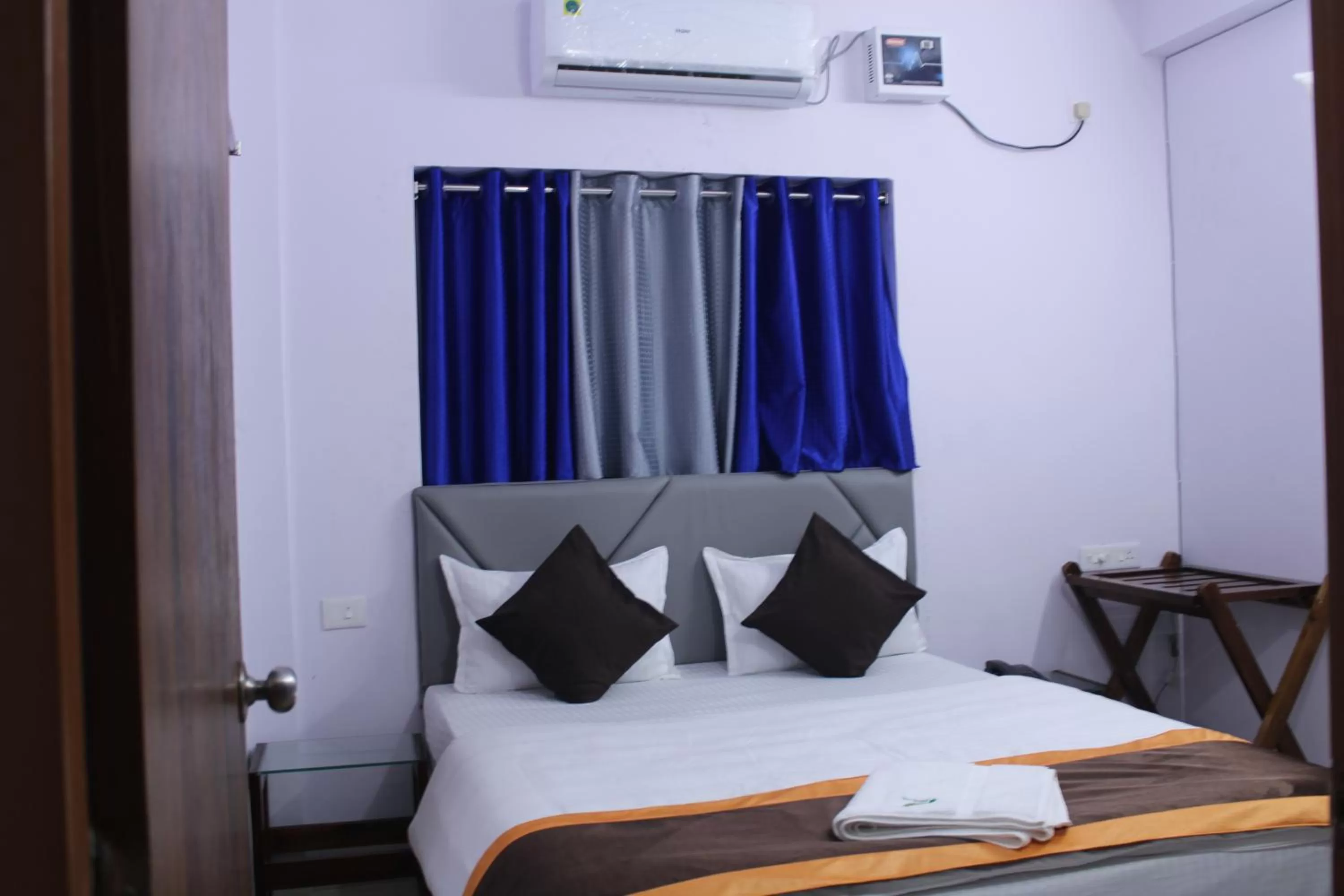 Bed in HOTEL PURI GREENS