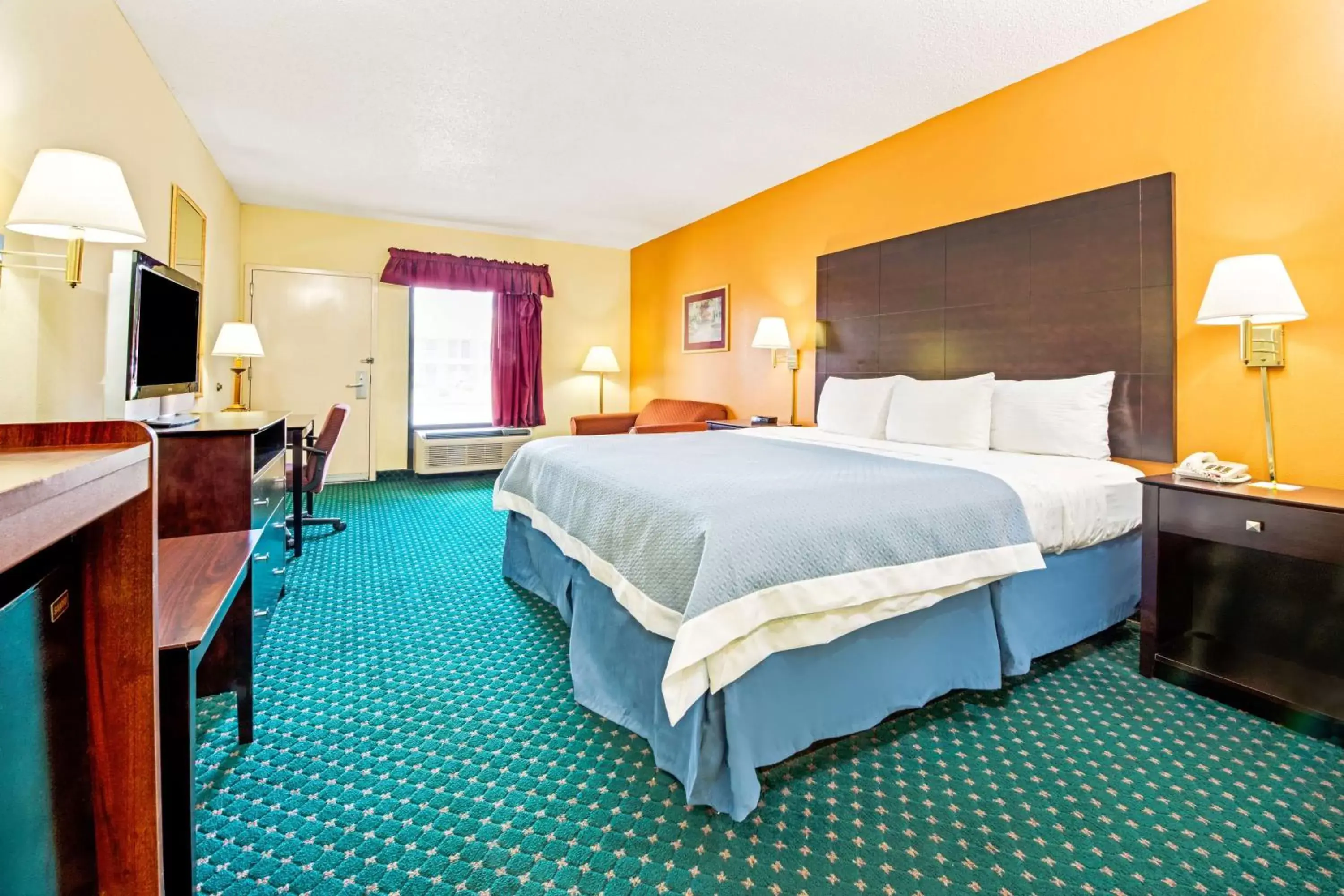 1 King Bed, Accessible Room, Non-Smoking in Days Inn by Wyndham Covington