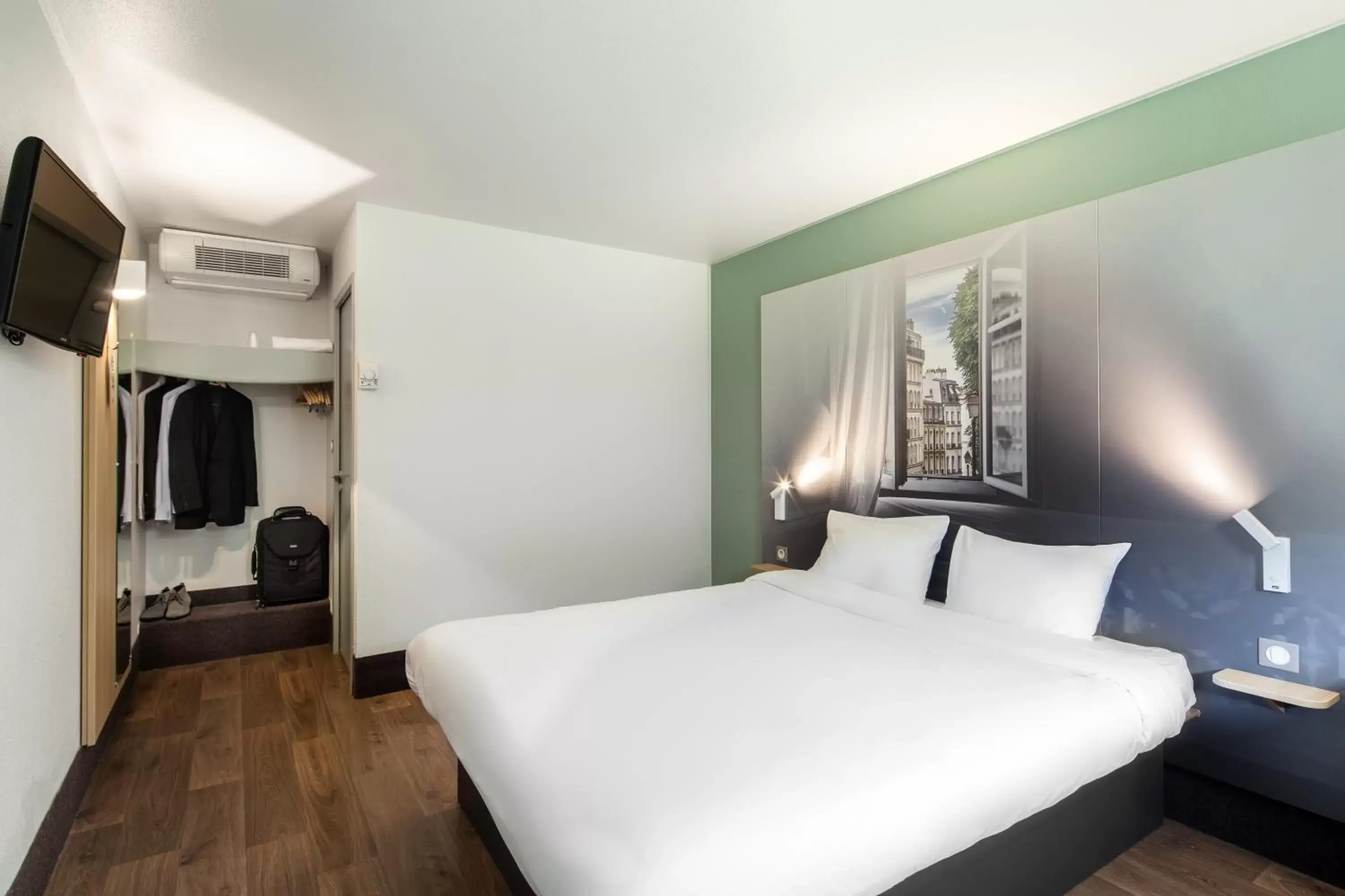 Bedroom, Bed in B&B HOTEL Corbeil-Essonnes