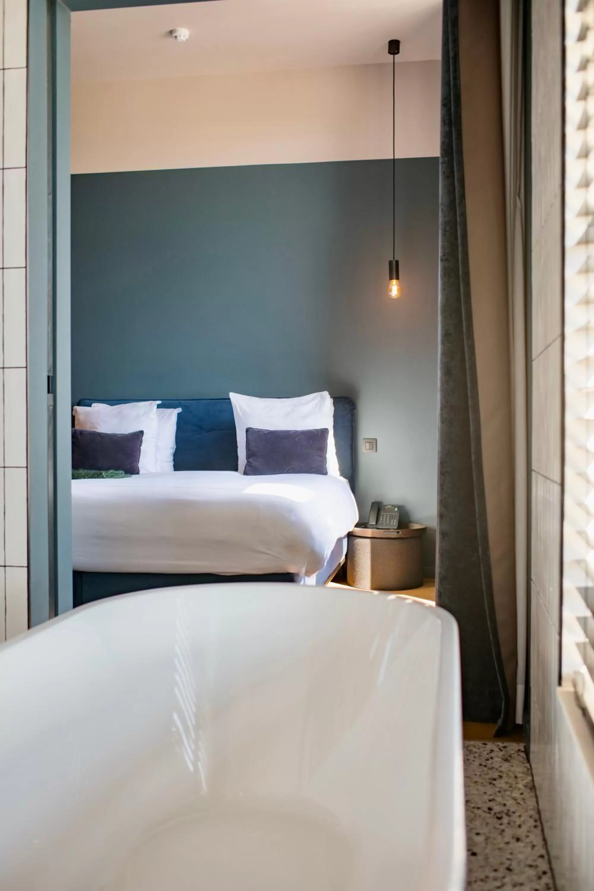 Bathroom, Bed in U Eat & Sleep Antwerp