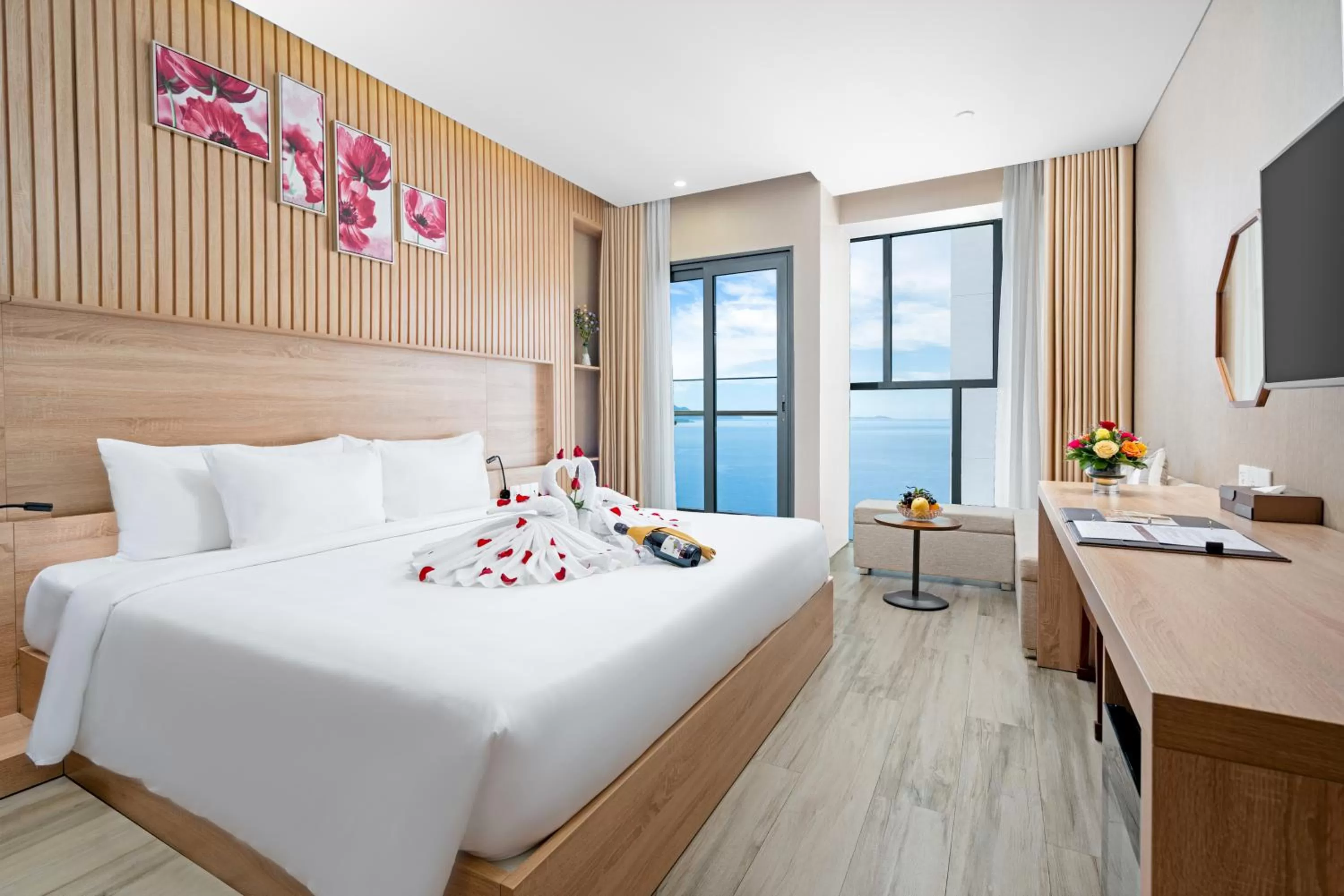Bed in Emerald Bay Hotel & Spa Nha Trang
