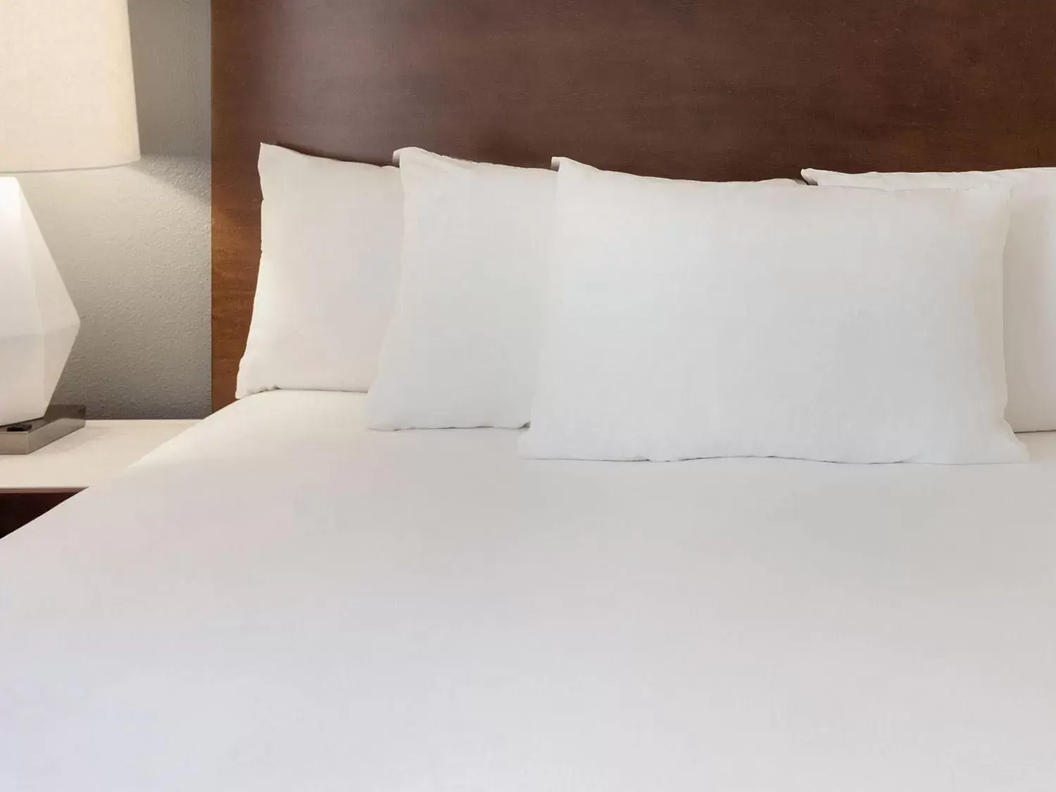 Bed in Radisson Hotel Phoenix Airport