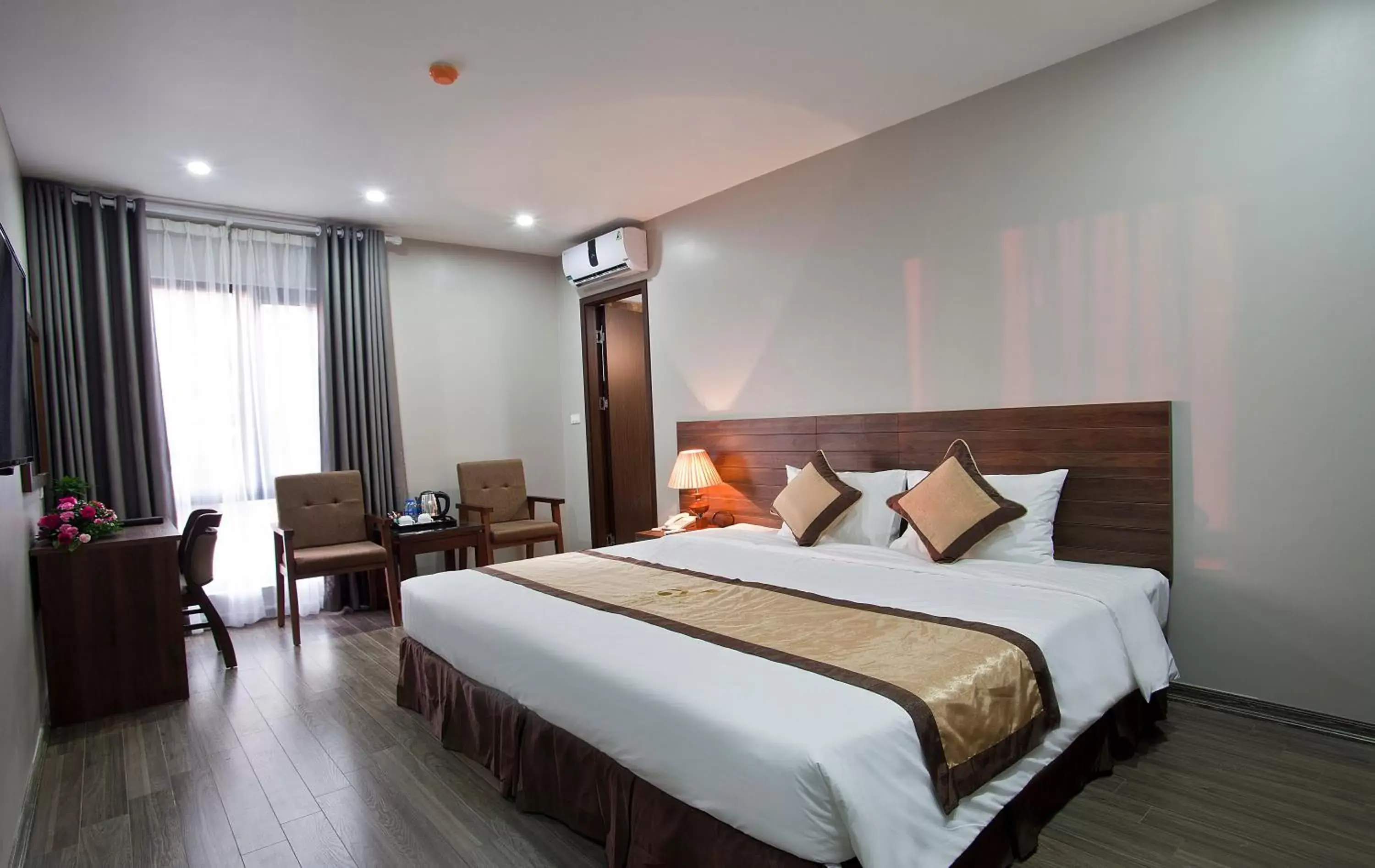 Shower, Bed in Victor Hanoi Hotel