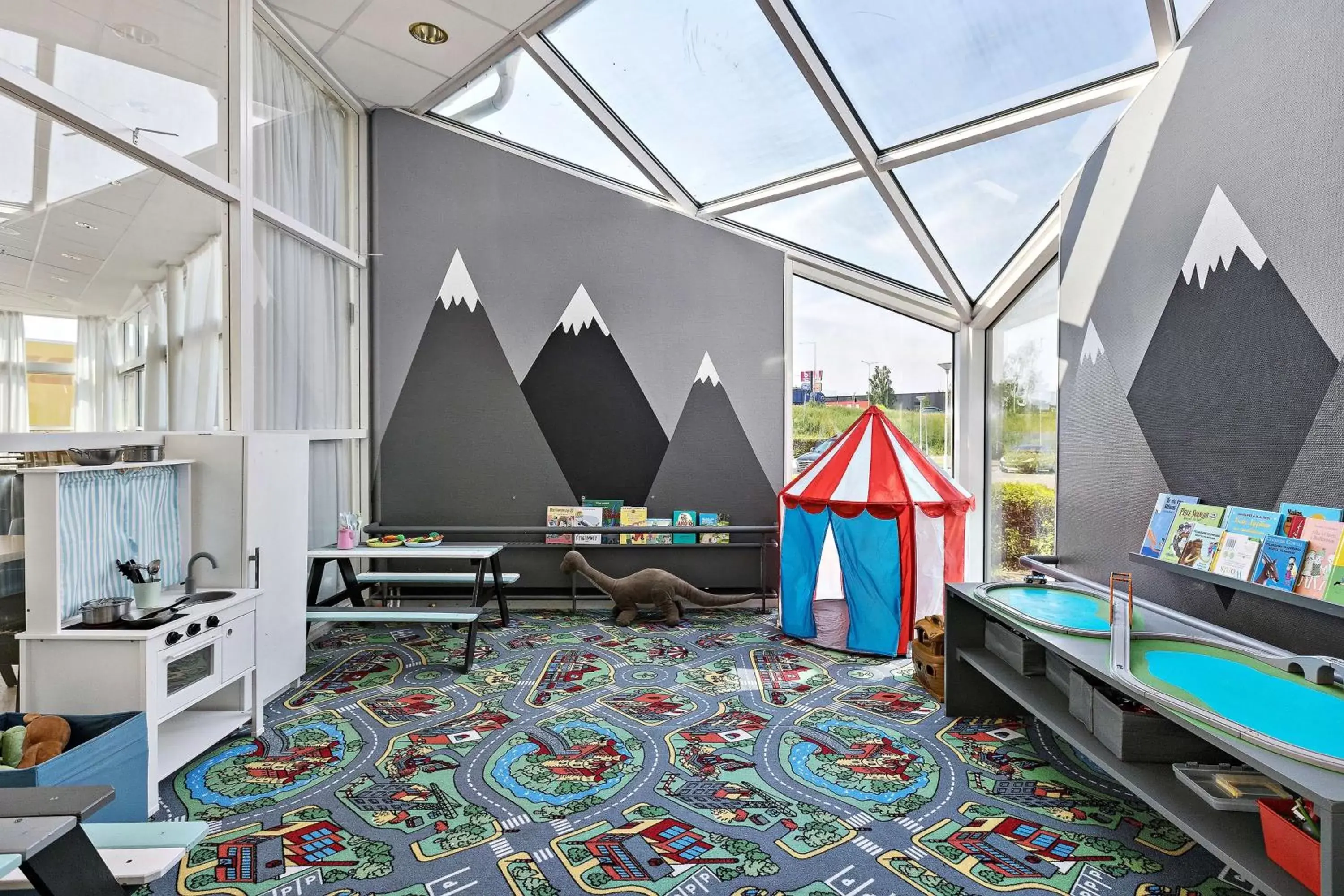 Children play ground in Best Western Eurostop Orebro