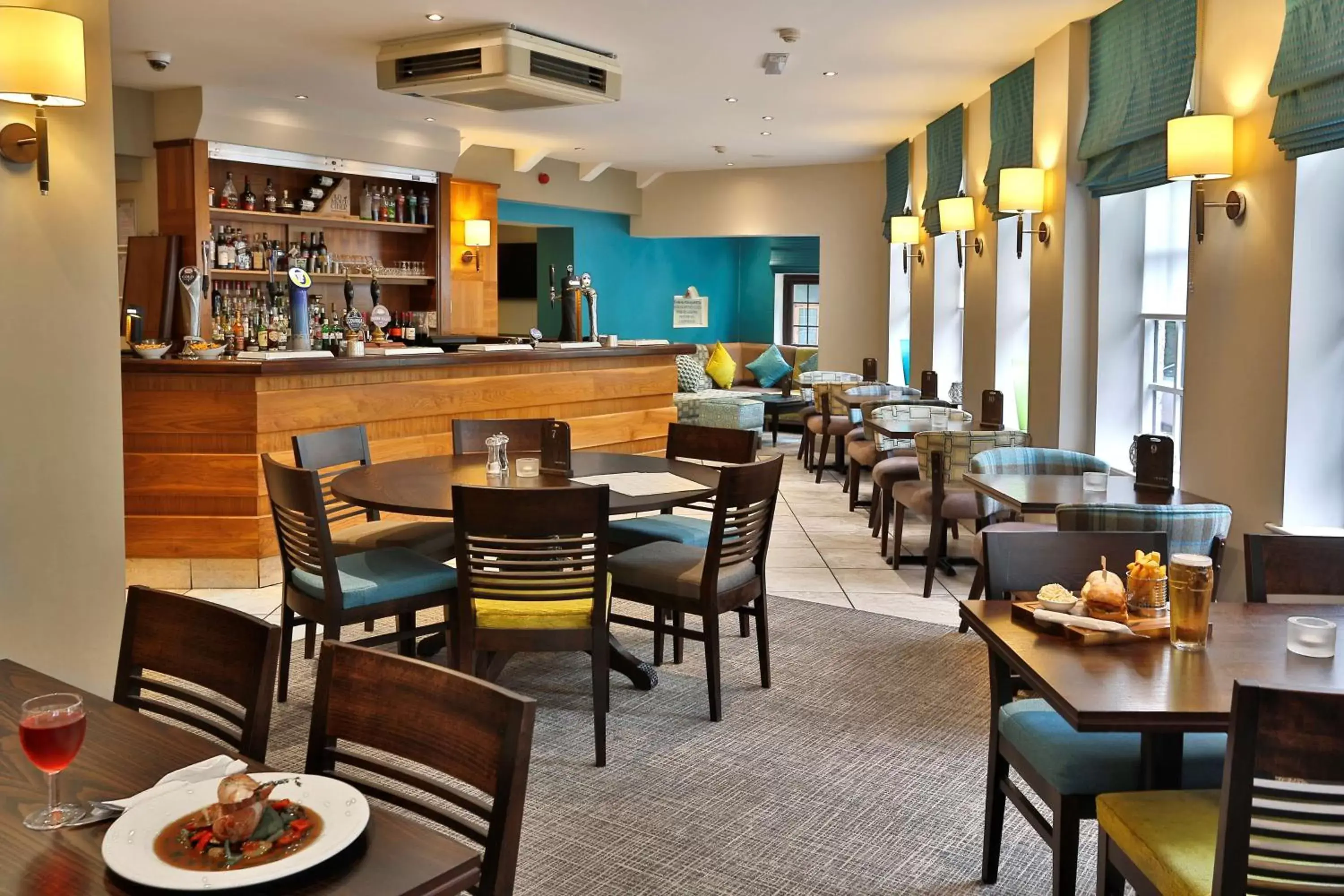 Lounge or bar, Restaurant/Places to Eat in Best Western Plus Ullesthorpe Court Hotel & Golf Club