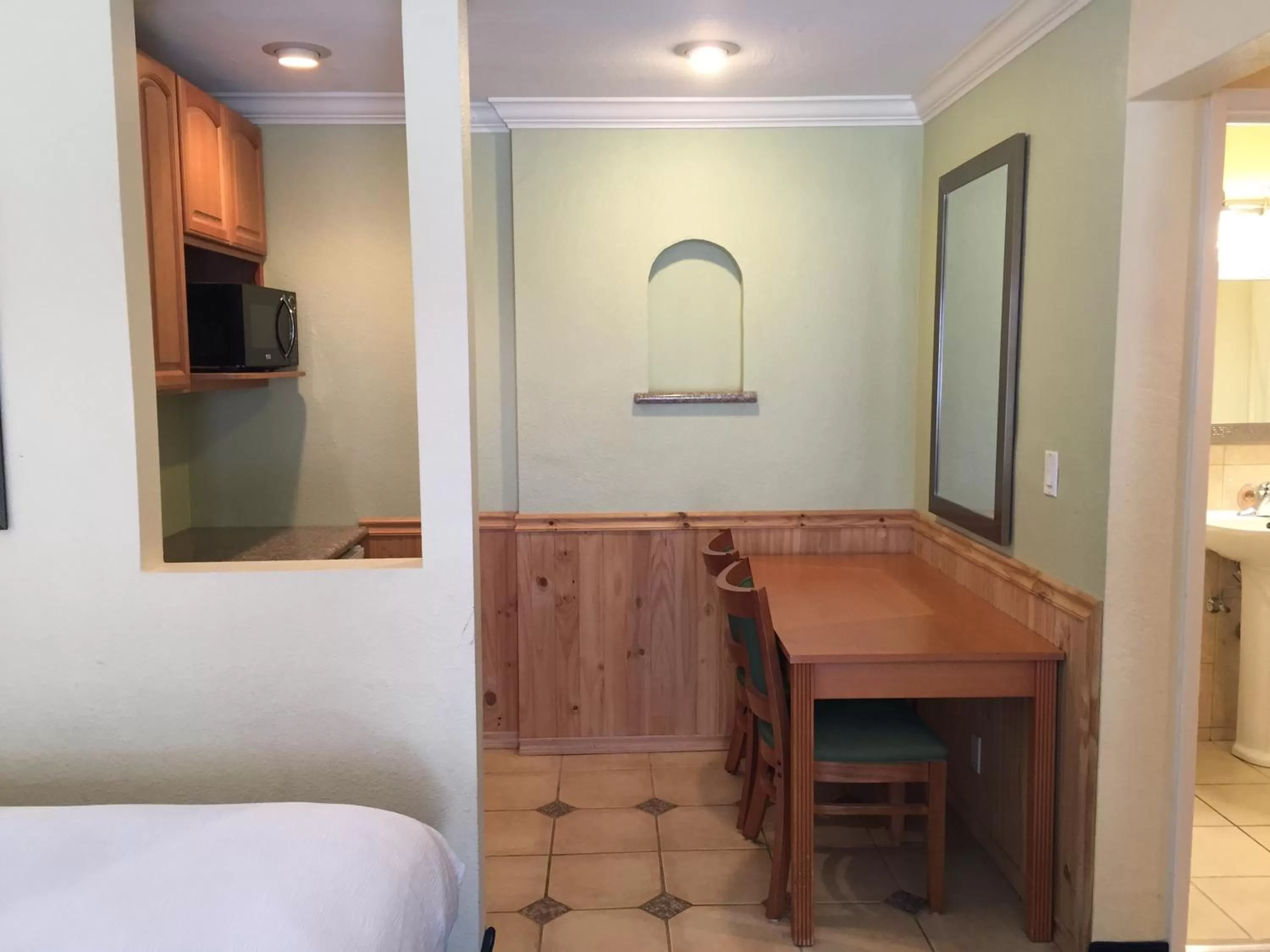 Decorative detail, Bed in Surf Motel