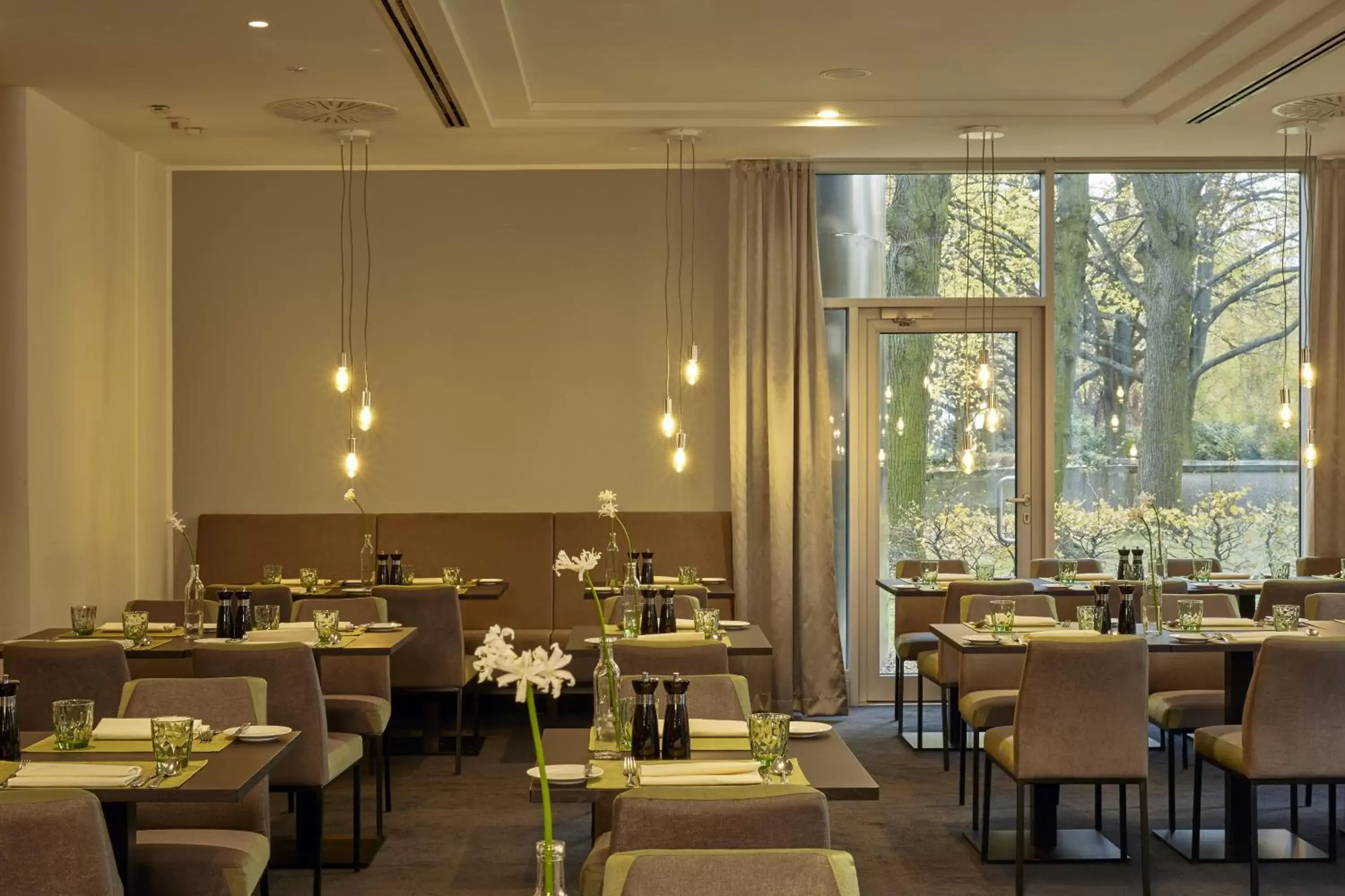 Restaurant/Places to Eat in H4 Hotel Kassel