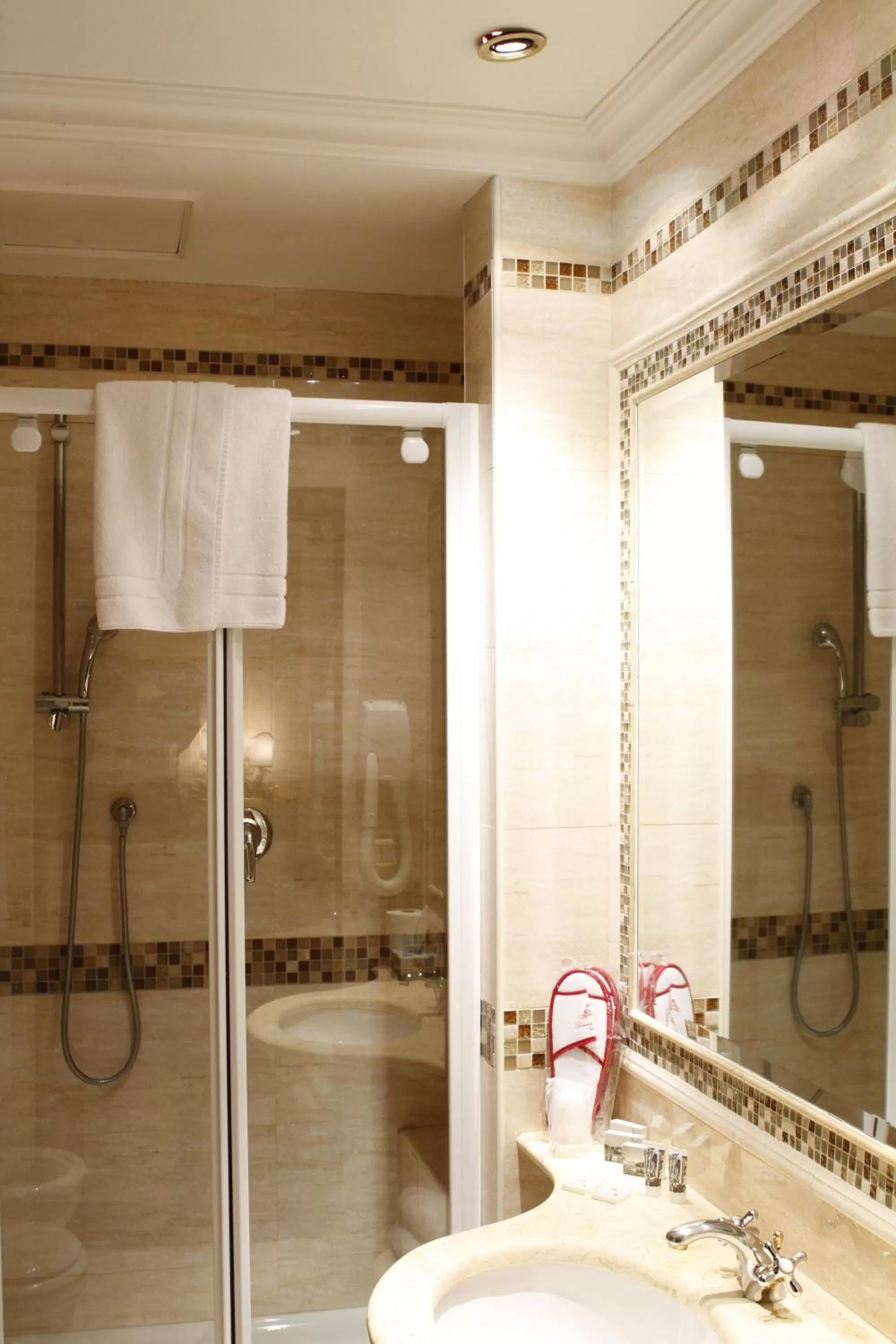 Bathroom in Hotel Genio