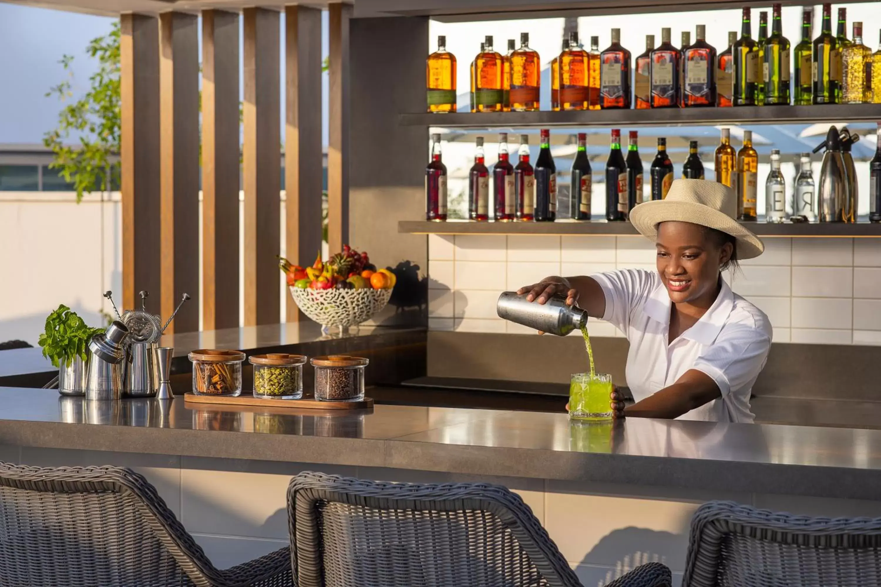 Restaurant/places to eat, Lounge/Bar in Doubletree By Hilton Abu Dhabi Yas Island Residences