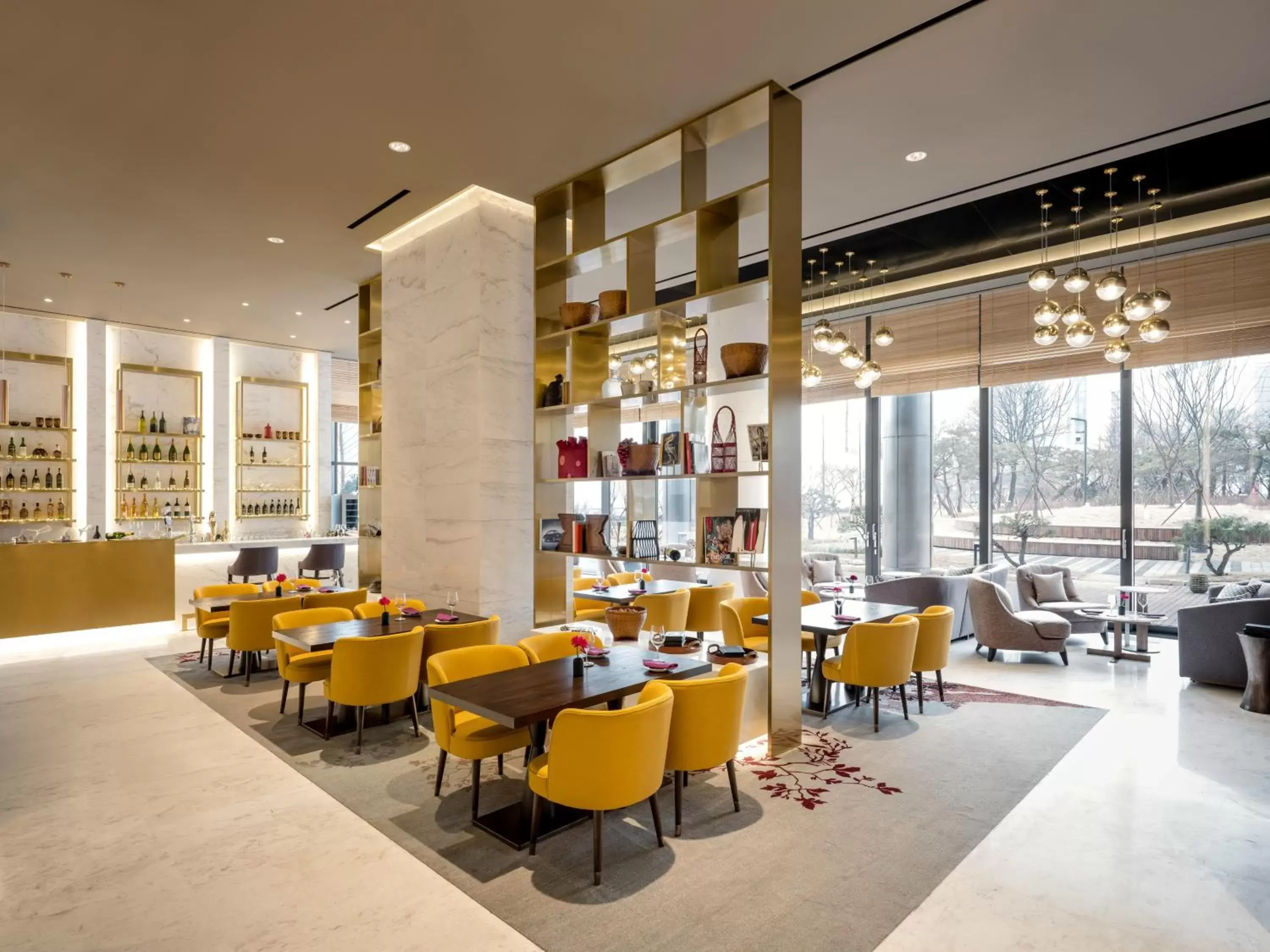 Lounge or bar, Restaurant/Places to Eat in Grand Mercure Ambassador Hotel and Residences Seoul Yongsan