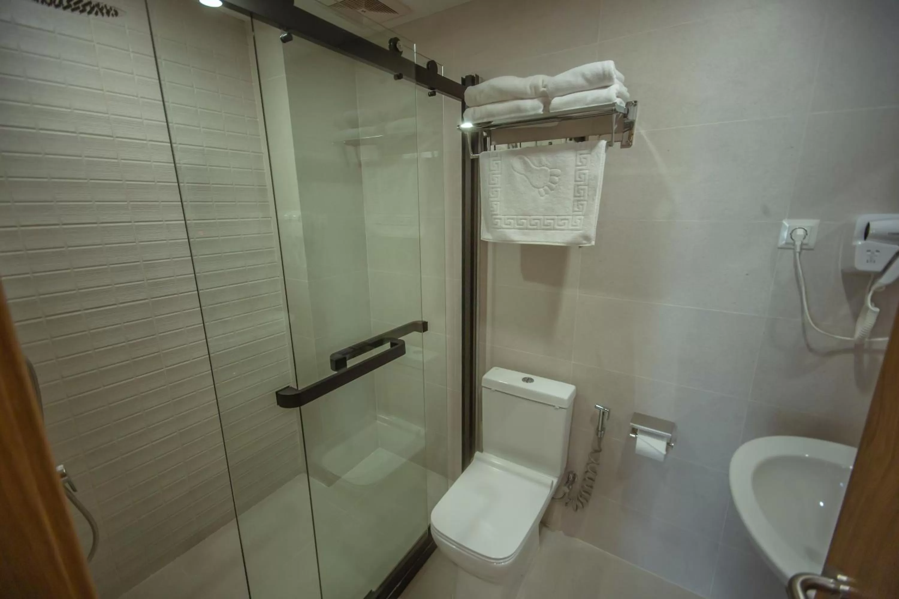 Shower, Bathroom in Hotel Banovani