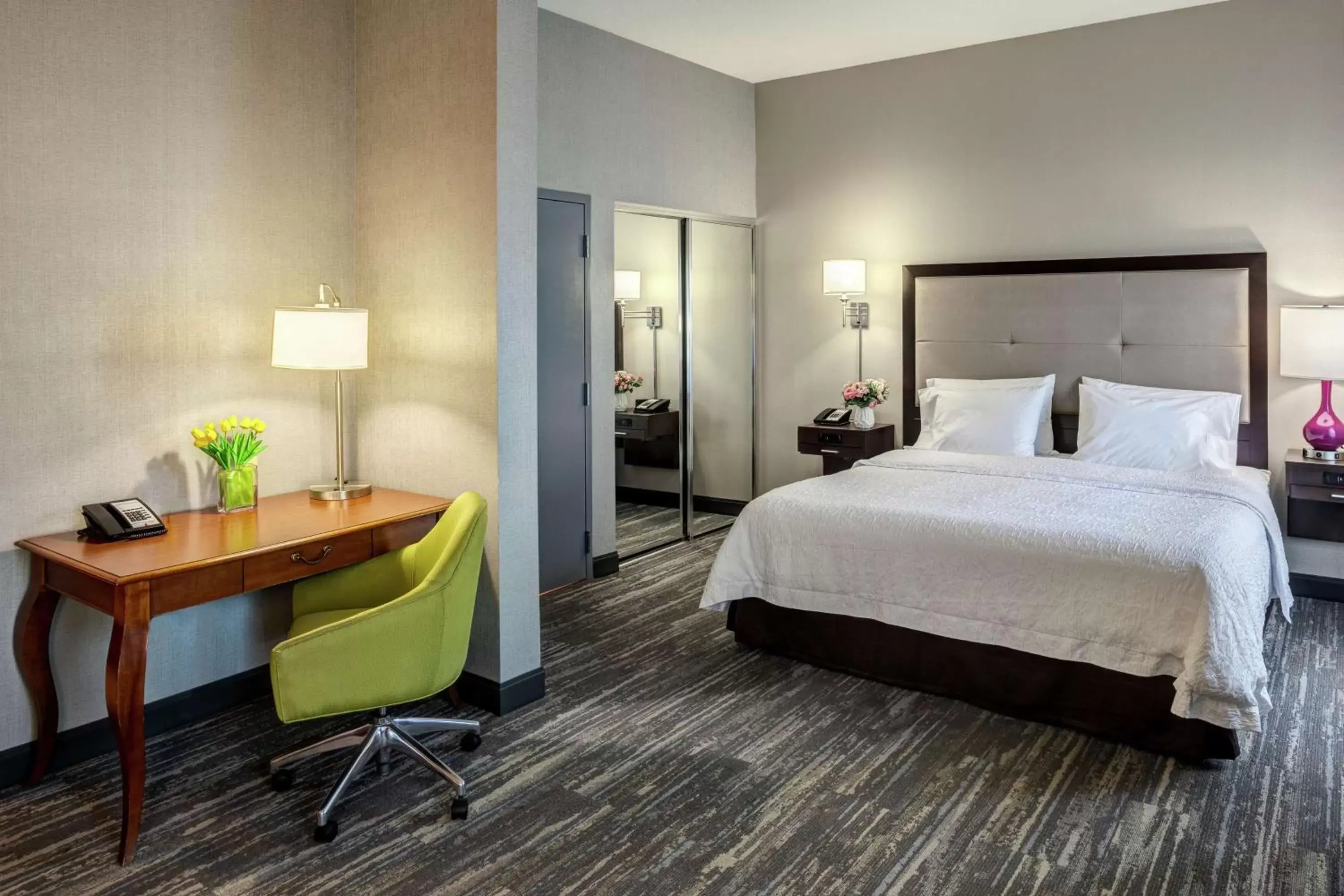 Bedroom, Bed in Hampton Inn & Suites Palm Desert