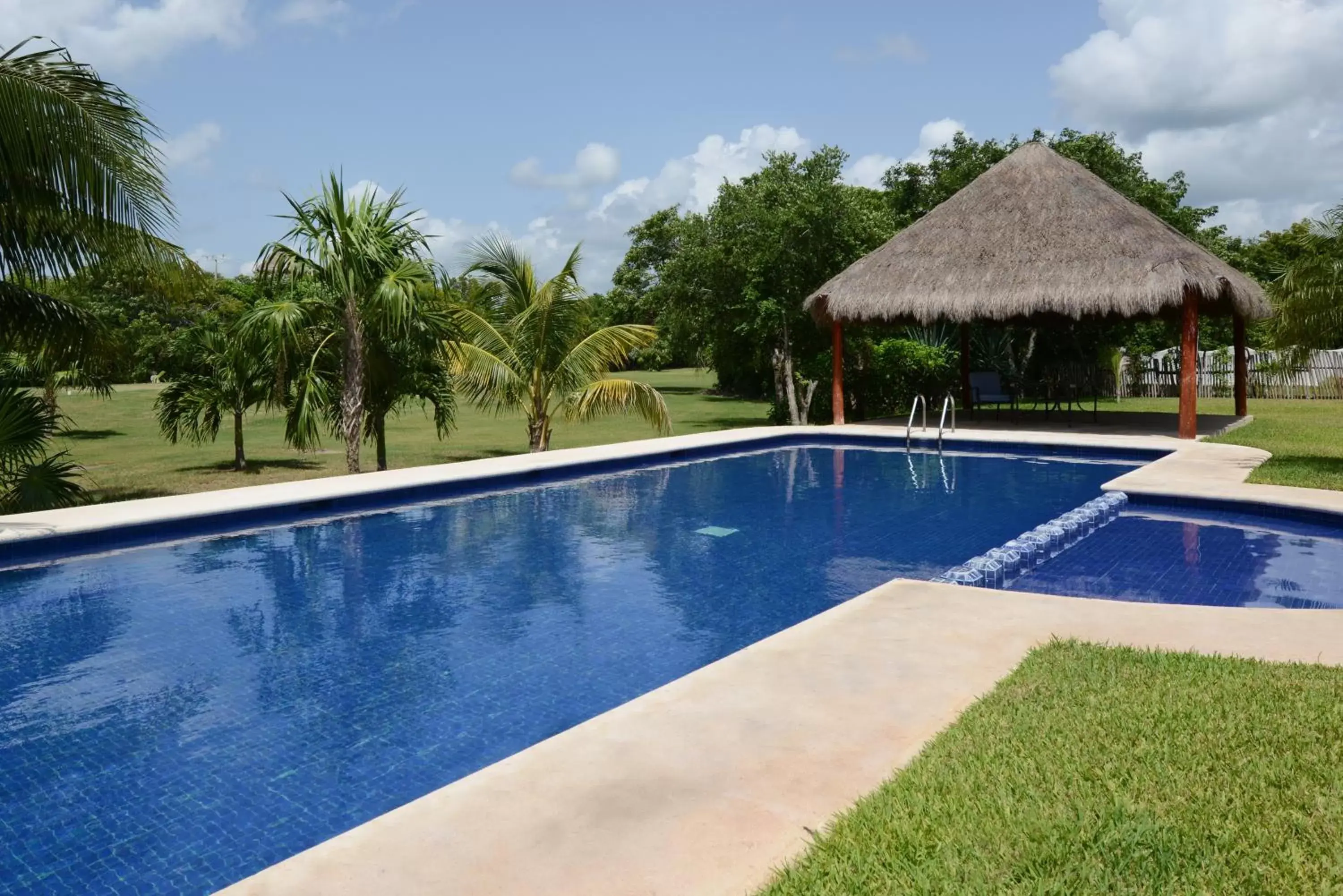 Swimming Pool in B&B Mom's House