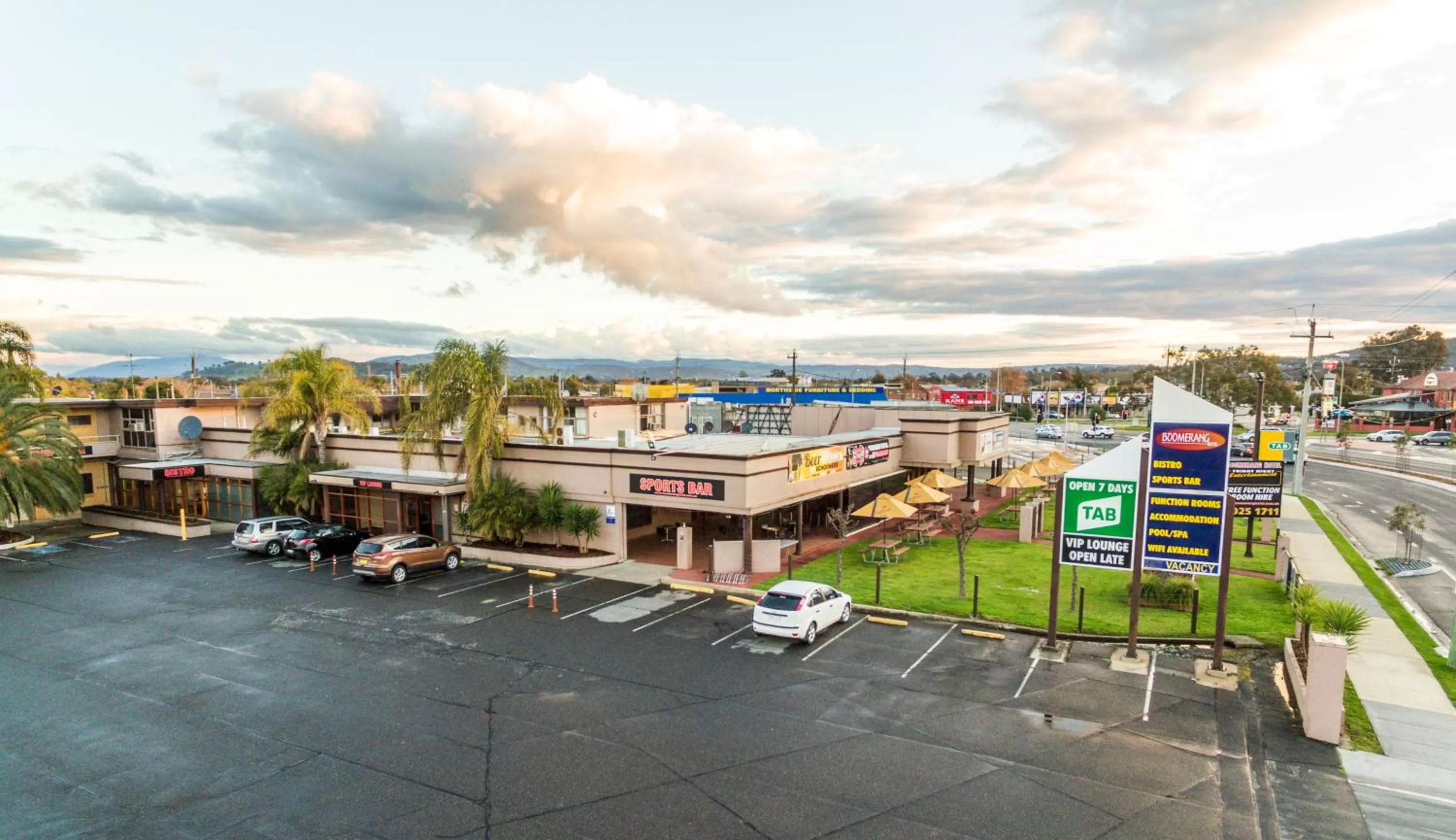 Facade/entrance in Boomerang Hotel