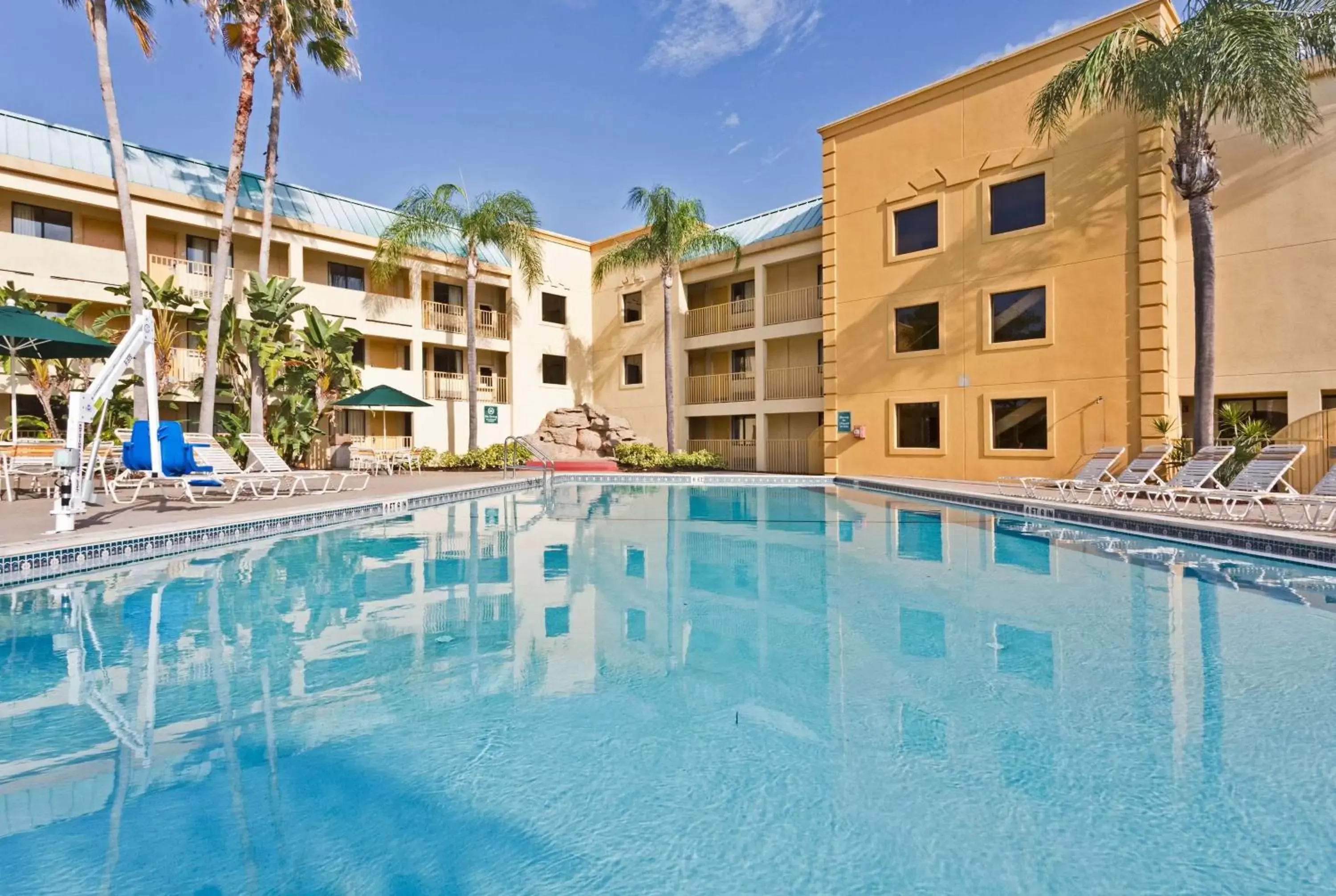 Property building, Swimming Pool in La Quinta Inn by Wyndham Tampa Near Busch Gardens