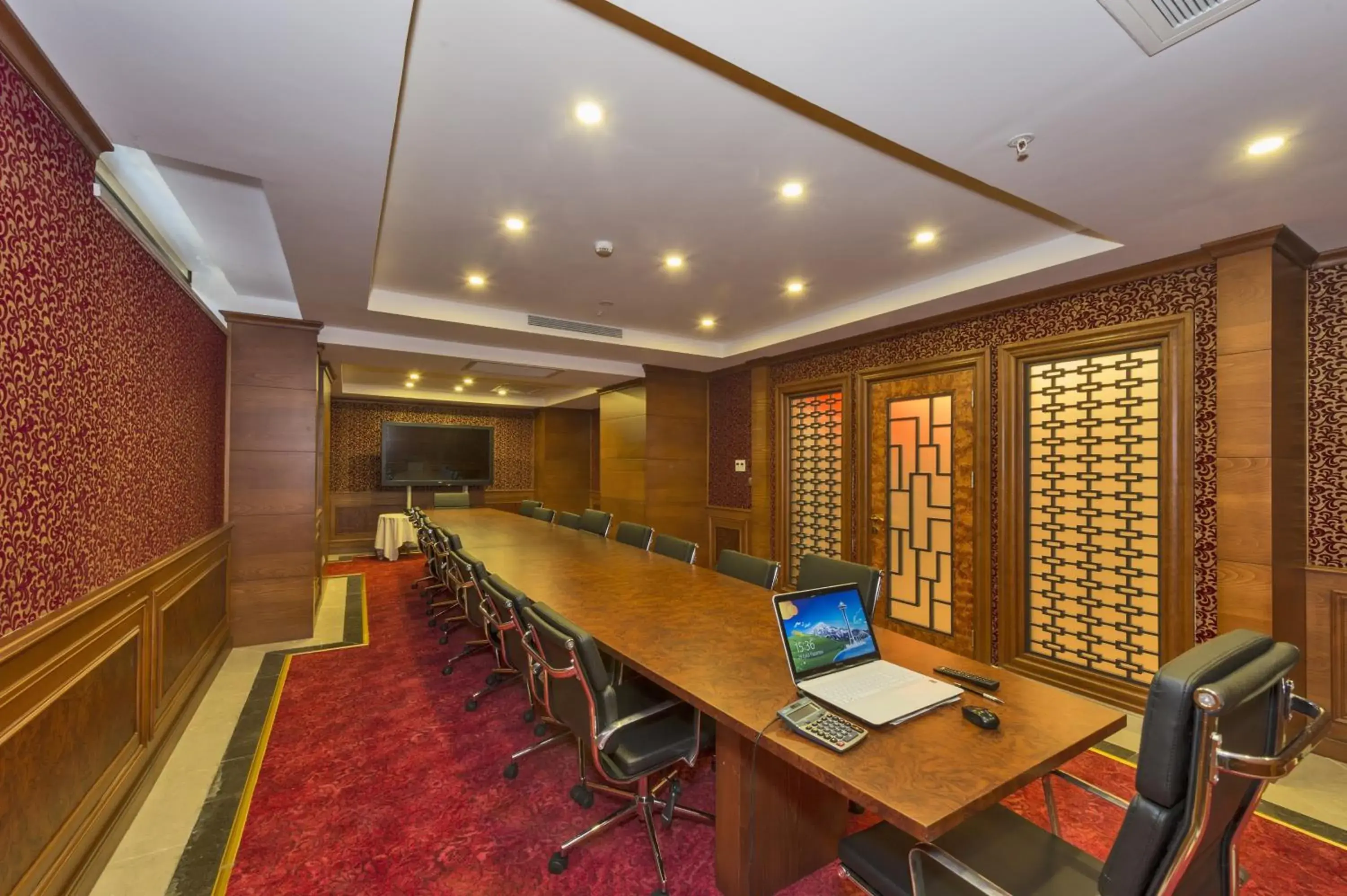 Business facilities in Glorious Hotel