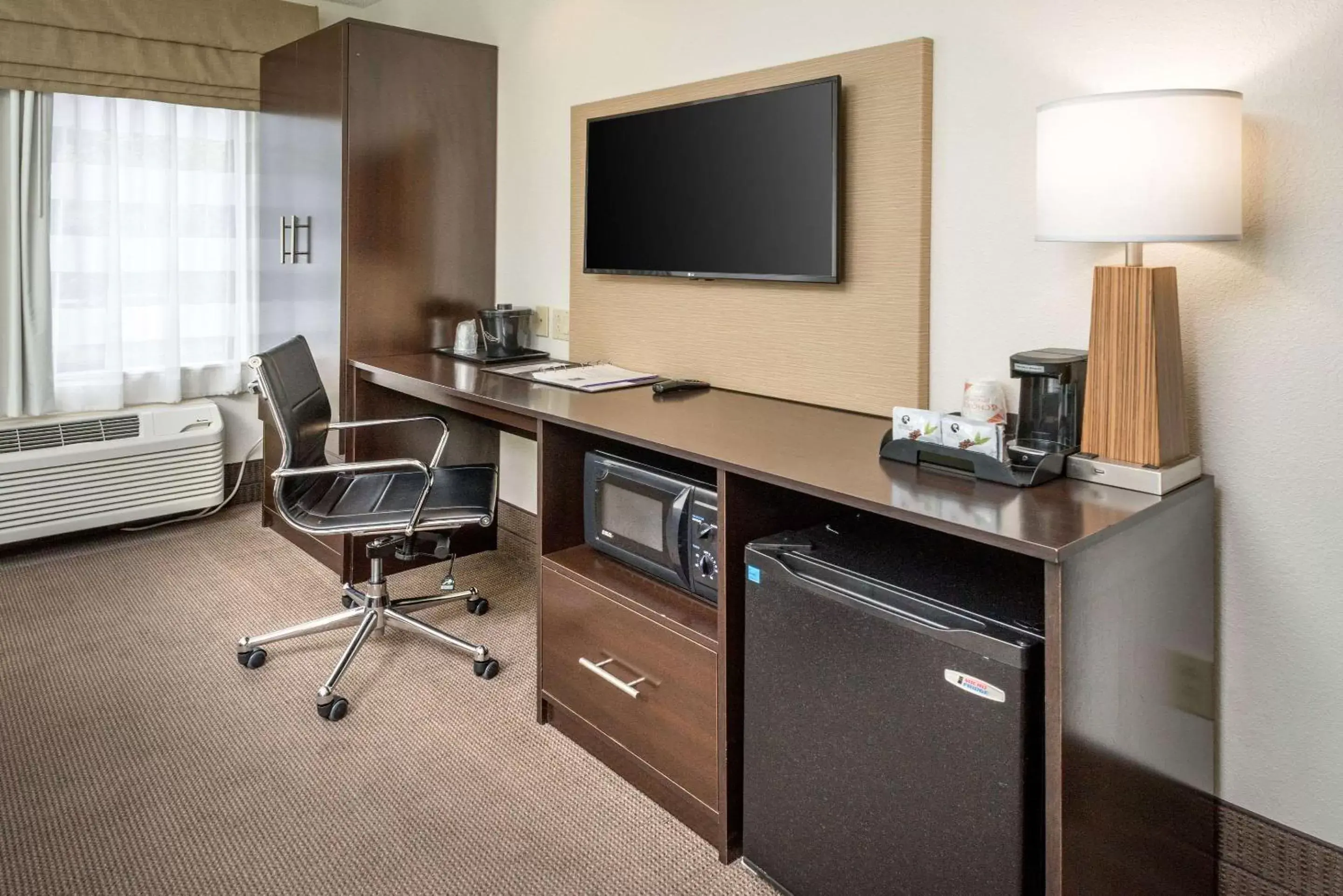 Photo of the whole room, TV/Entertainment Center in Sleep Inn Charleston