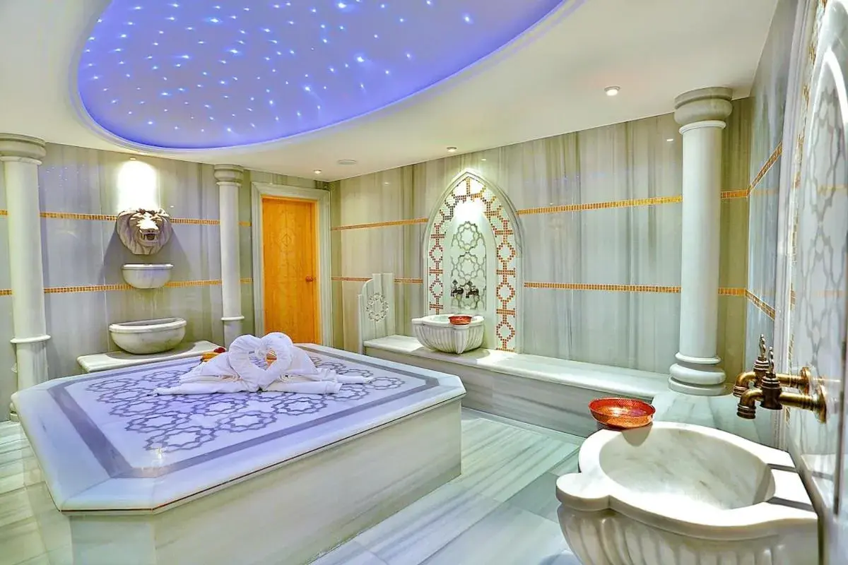 Spa and wellness centre/facilities, Bathroom in Hotel Emirhan Palace