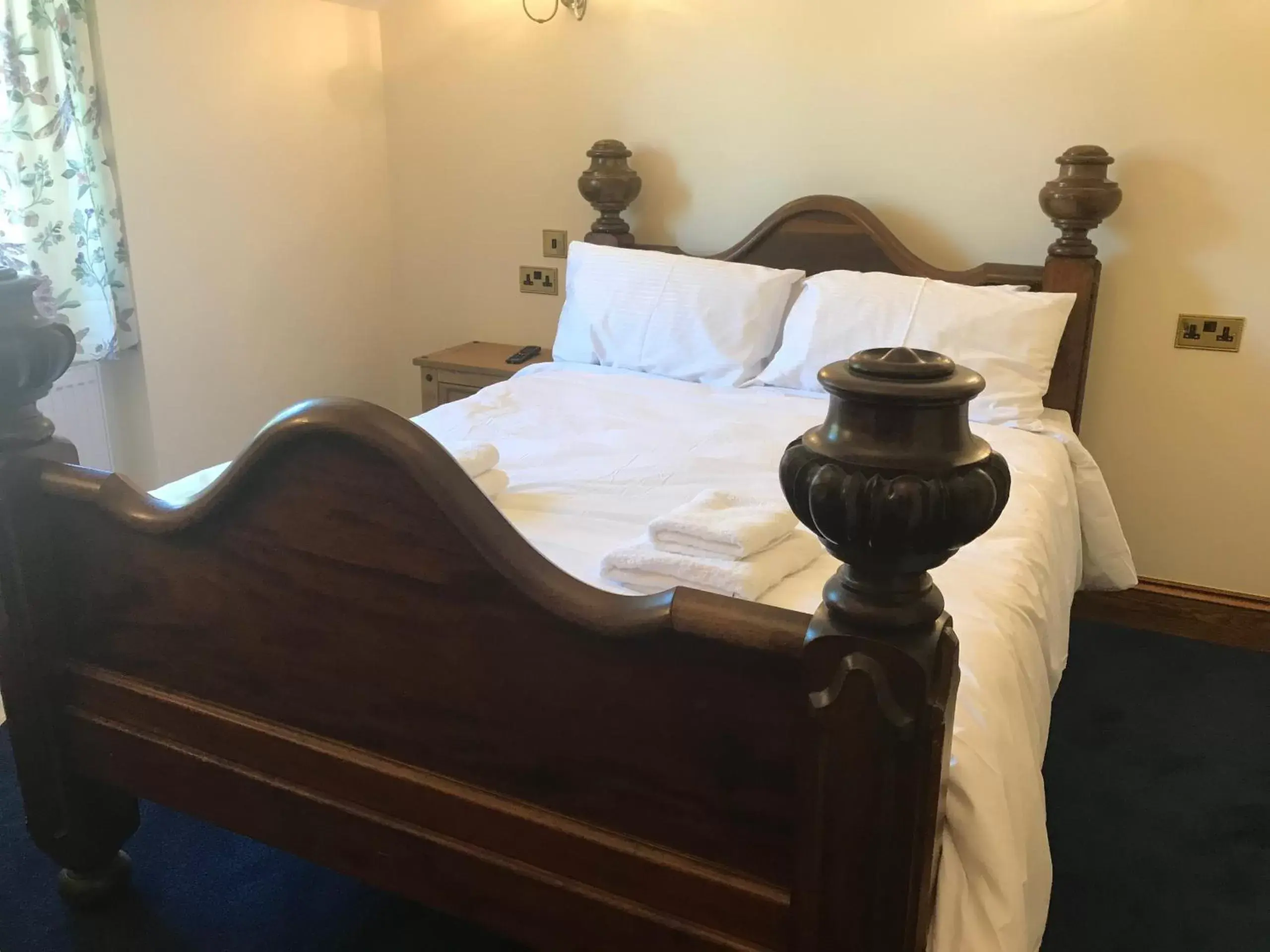 Bedroom, Bed in Great Trethew Manor Hotel & Restaurant