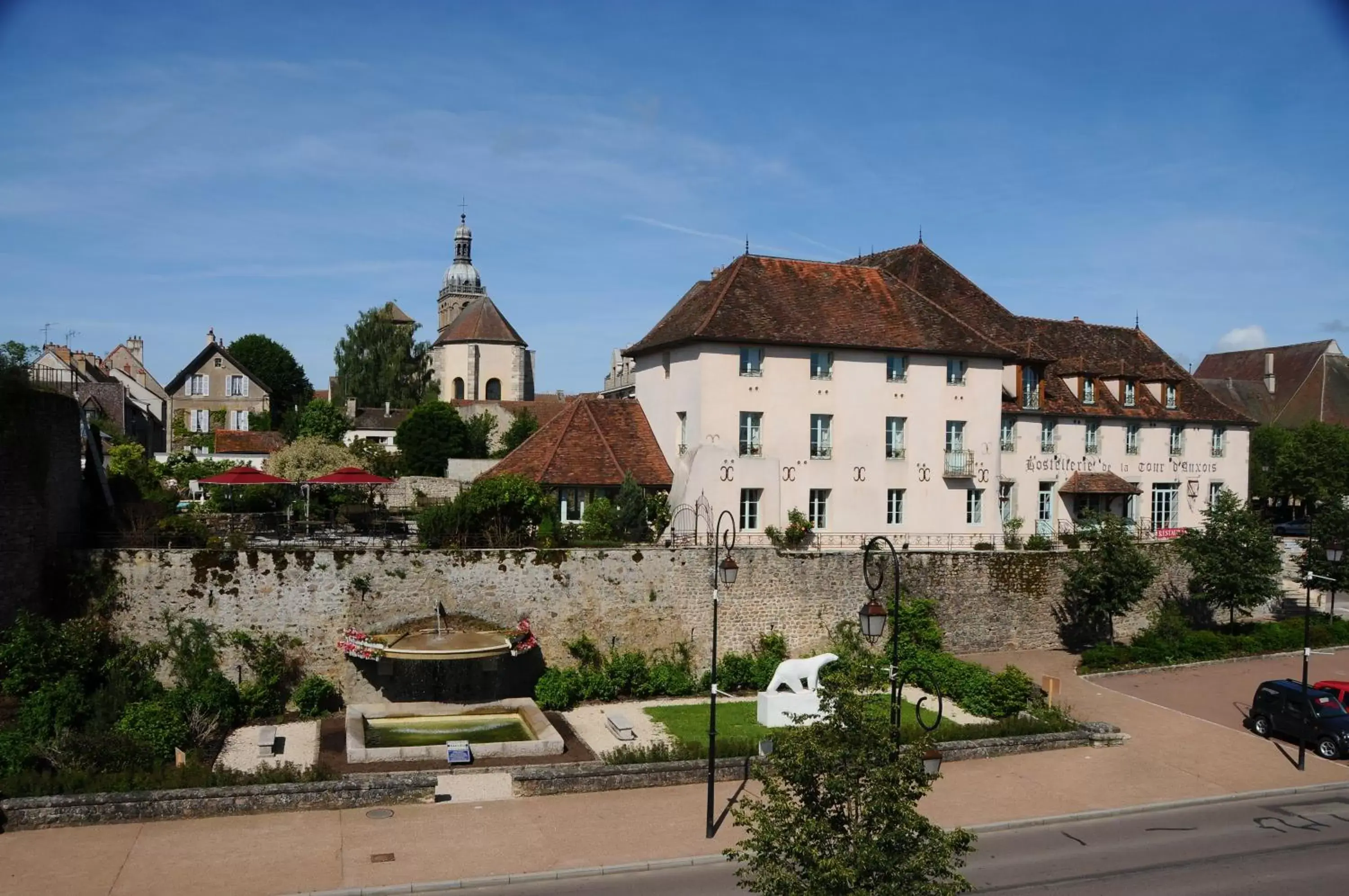 Facade/entrance, Property Building in Hostellerie de la Tour d'Auxois